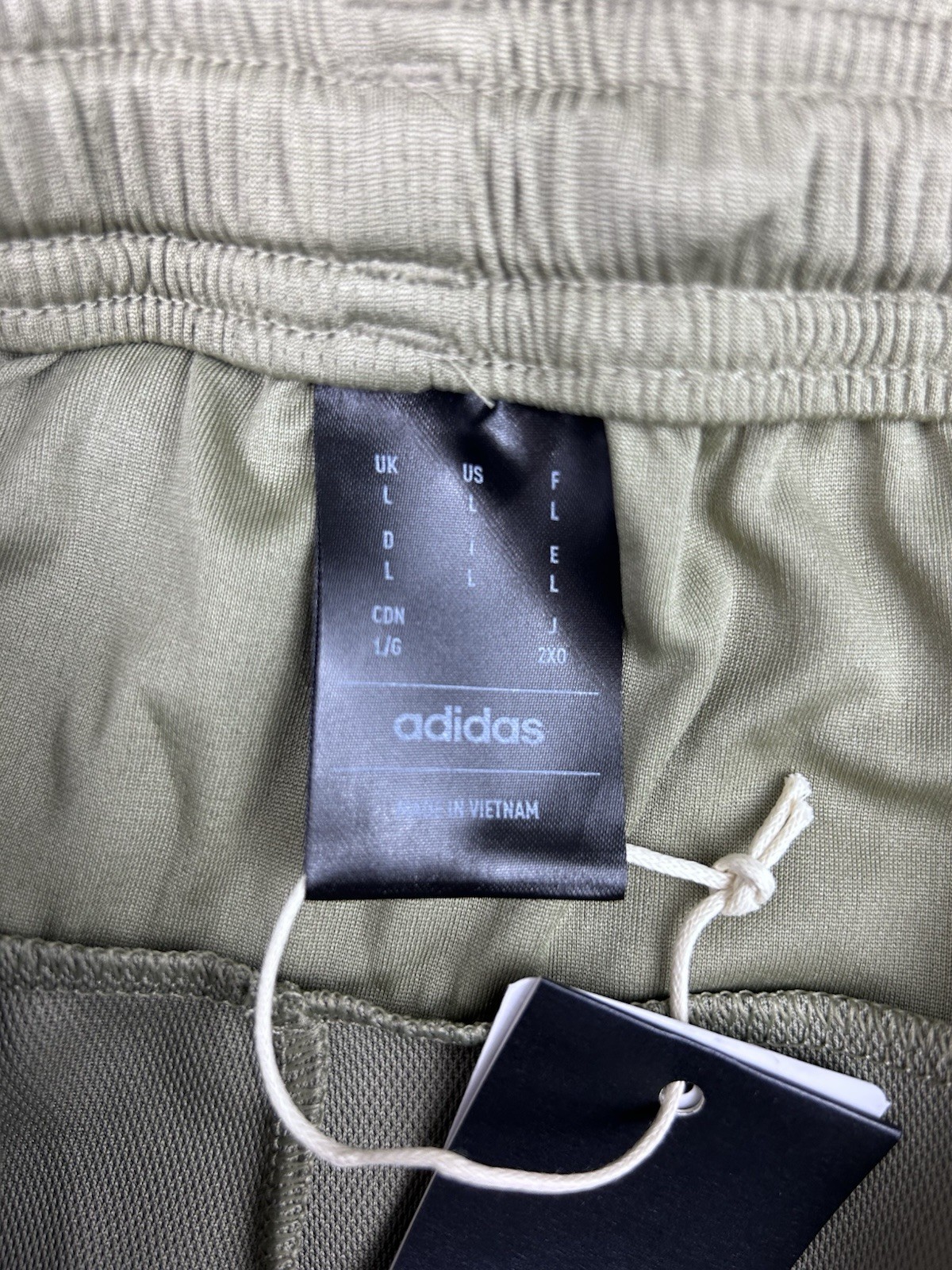 adidas Designed 2 Move 3-Stripes Orbit Green Black Zip Pocket Shorts H55312