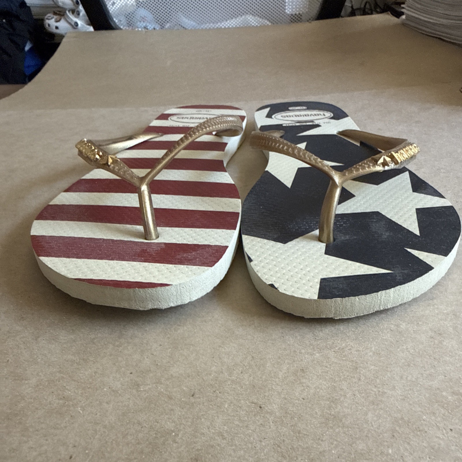 Havaianas Slim US Flag with Gold Straps and Metal Logo 39/40 Preowned Excellent