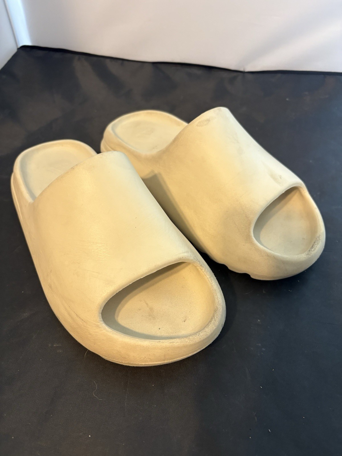 Adidas Yeezy Slide Bone Slipper Sandals FZ5897 YZY Unisex Size 9
