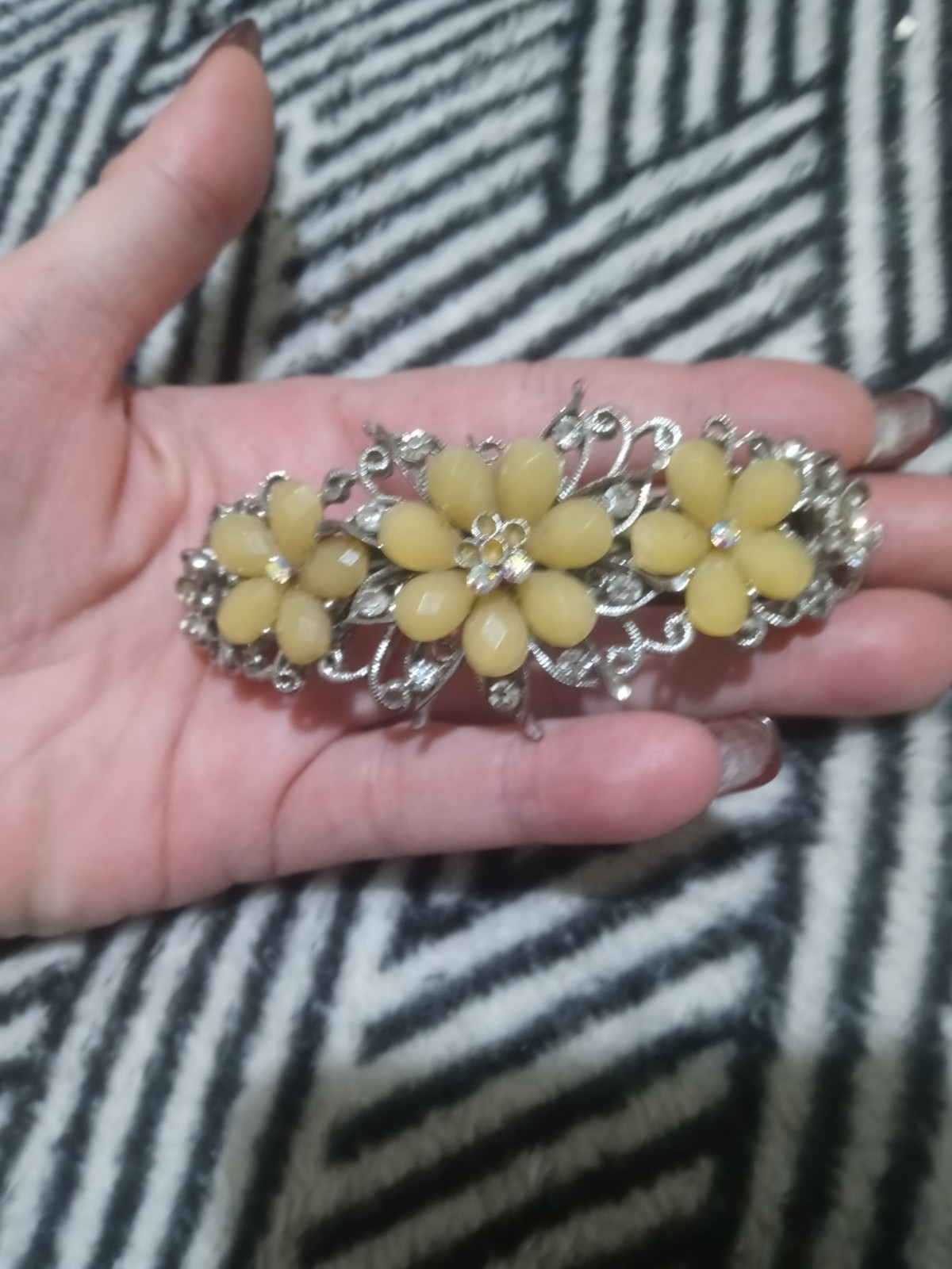 VintageYellowFlower Rhinestone Embellished Metal Barrette Hair Clip, Silver Tone