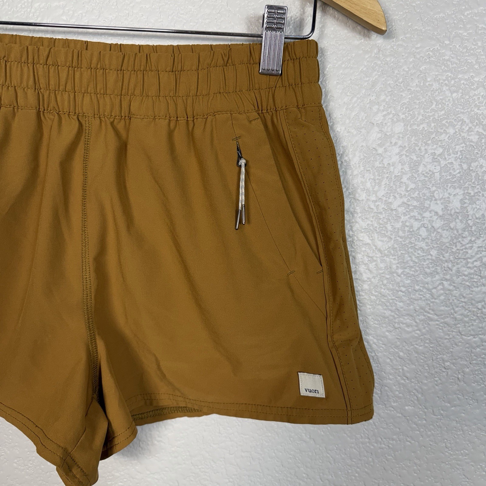 Vuori Dash Performance Shorts Size Medium Womens Active Athletic Mustard Color
