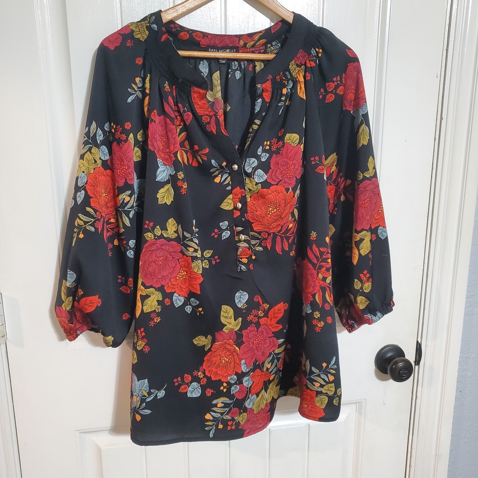 Sara Michelle Black Floral Split-Neck Boho Blouse with Gold Buttons Size 2XL