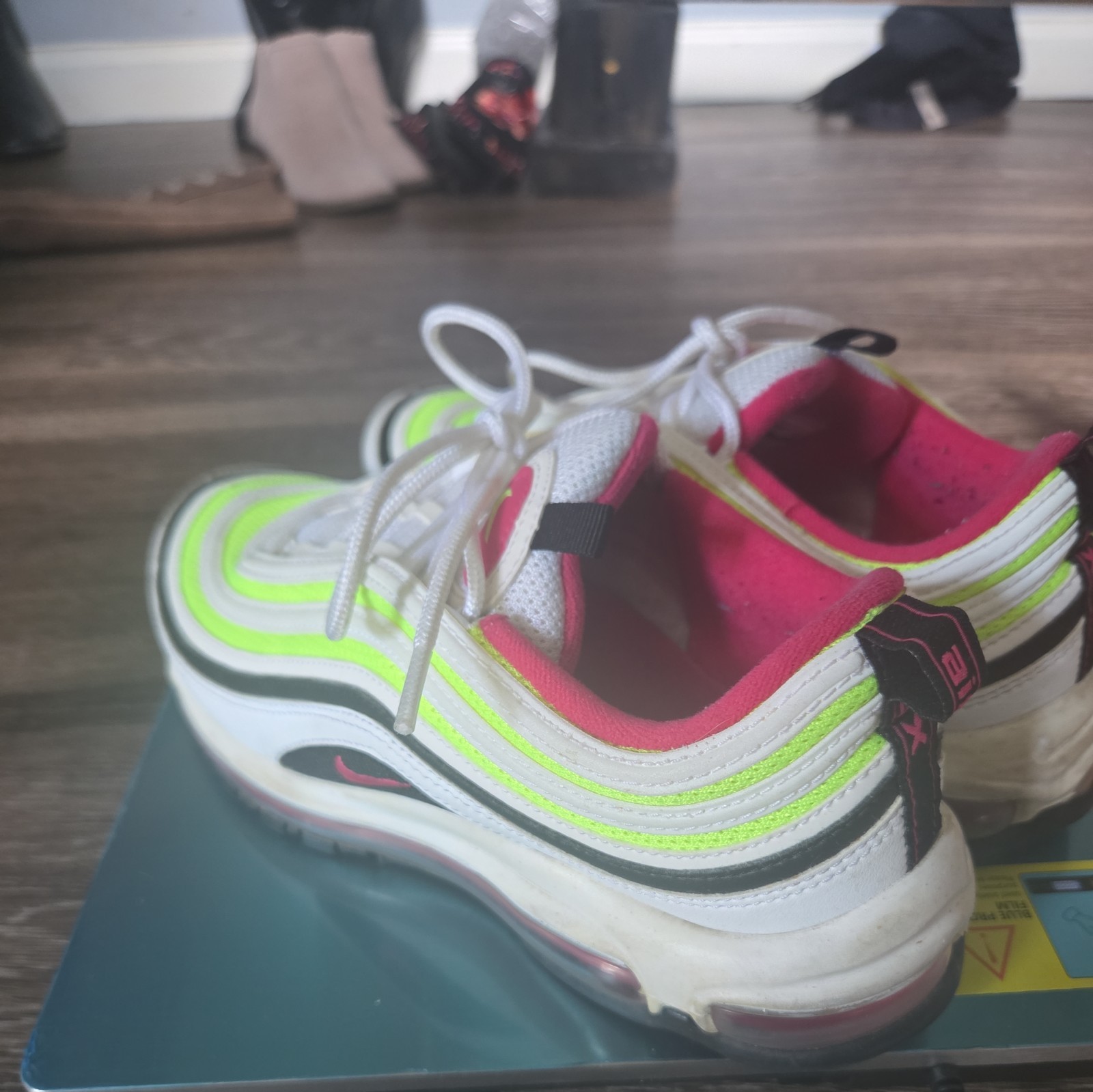 Nike Air Max 97 Men’s Size 7.5 Sneakers Volt Green Pink