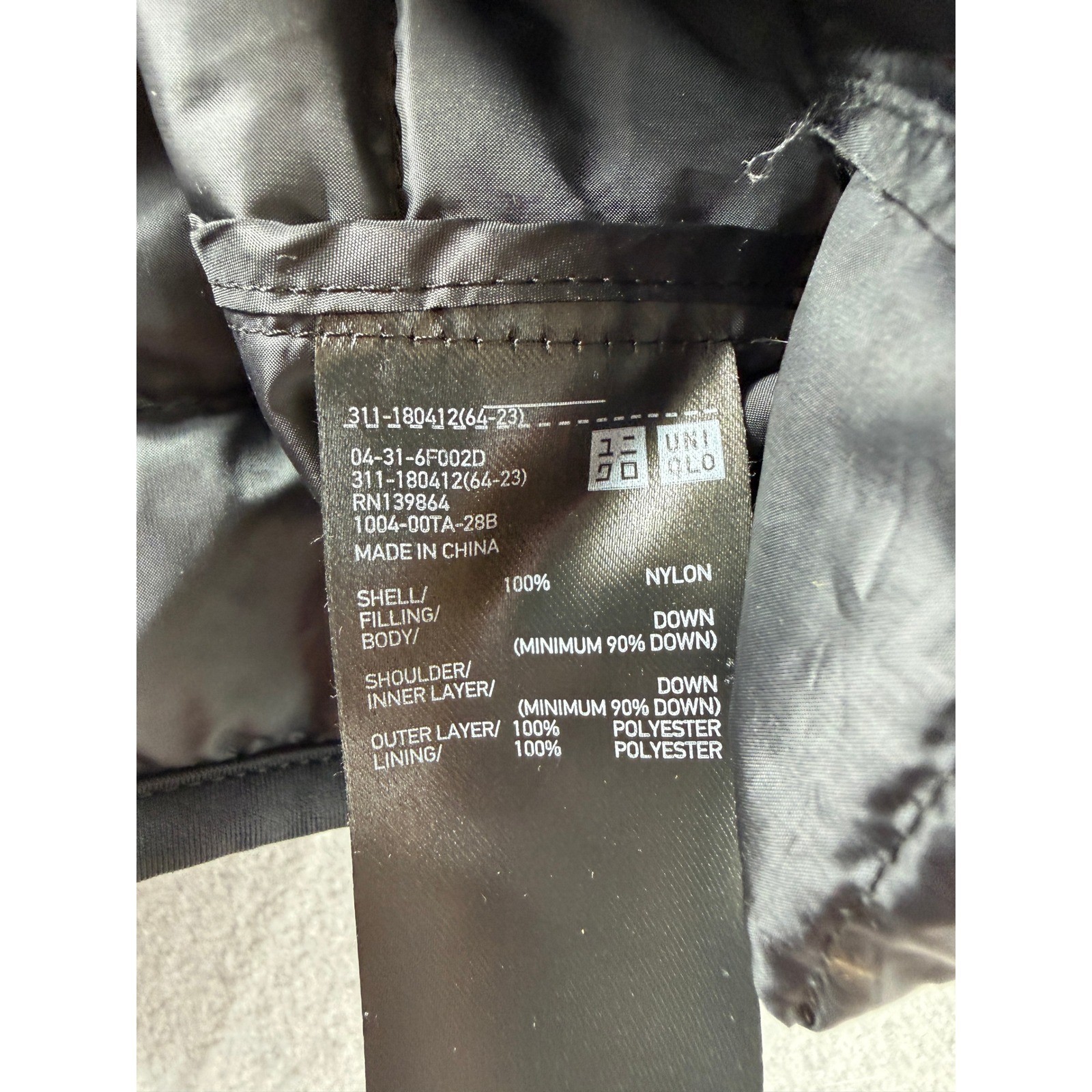 Uniqlo Puffer Vest Mens Large Gray Herringbone Plaid Ultra Light Down Sleeveless