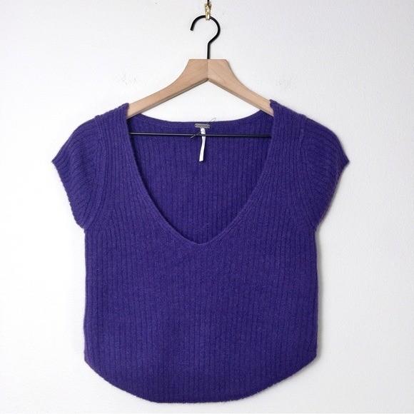 Free People NEW Cashmere Vneck Baby Tee XS Petunia Ribbed Knit Cropped
