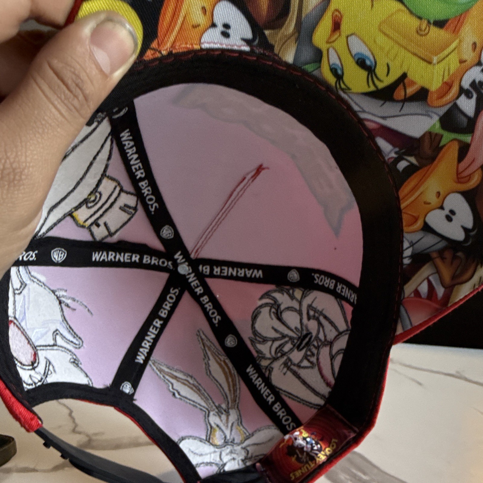 Warner Bros. Gorra Baseball Roja Ajustable Looney Tunes Personajes Bordados