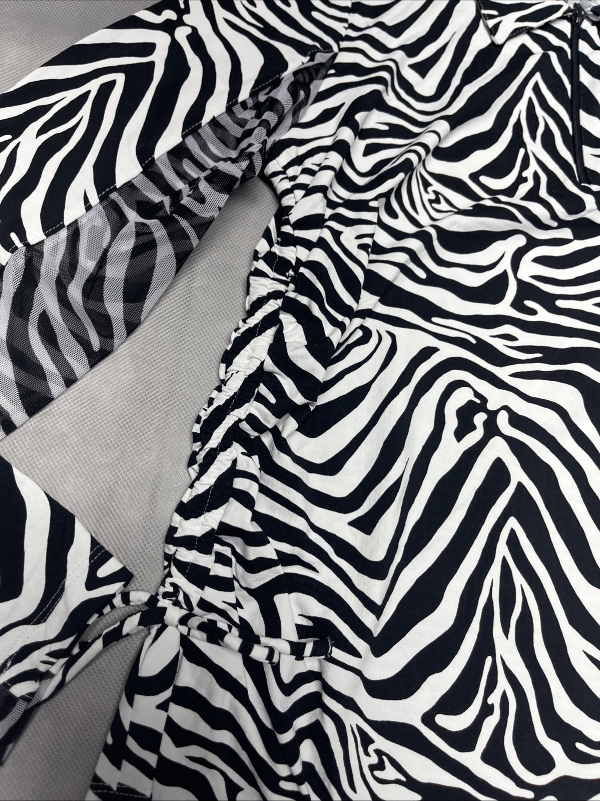 IBKUL Black & White Cecilia Zebra Print Long Sleeve Small Drawstring UPF 50+