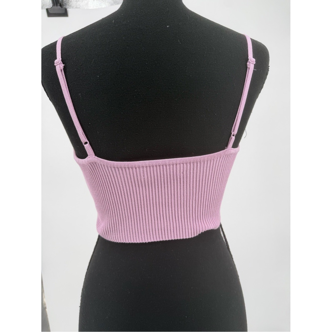 Babaton Ribbed Spaghetti Strap Crop Top – lilac