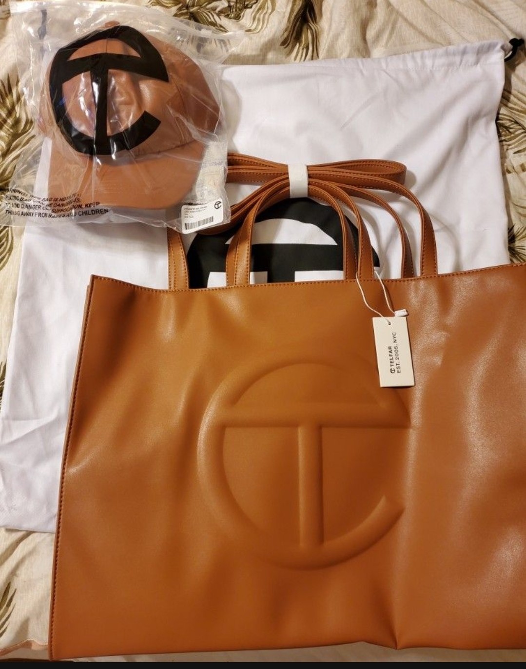 Telfar XLARGE TAN Shopping Bag with matching hat. Bay is XL Tan/Brown brand new.