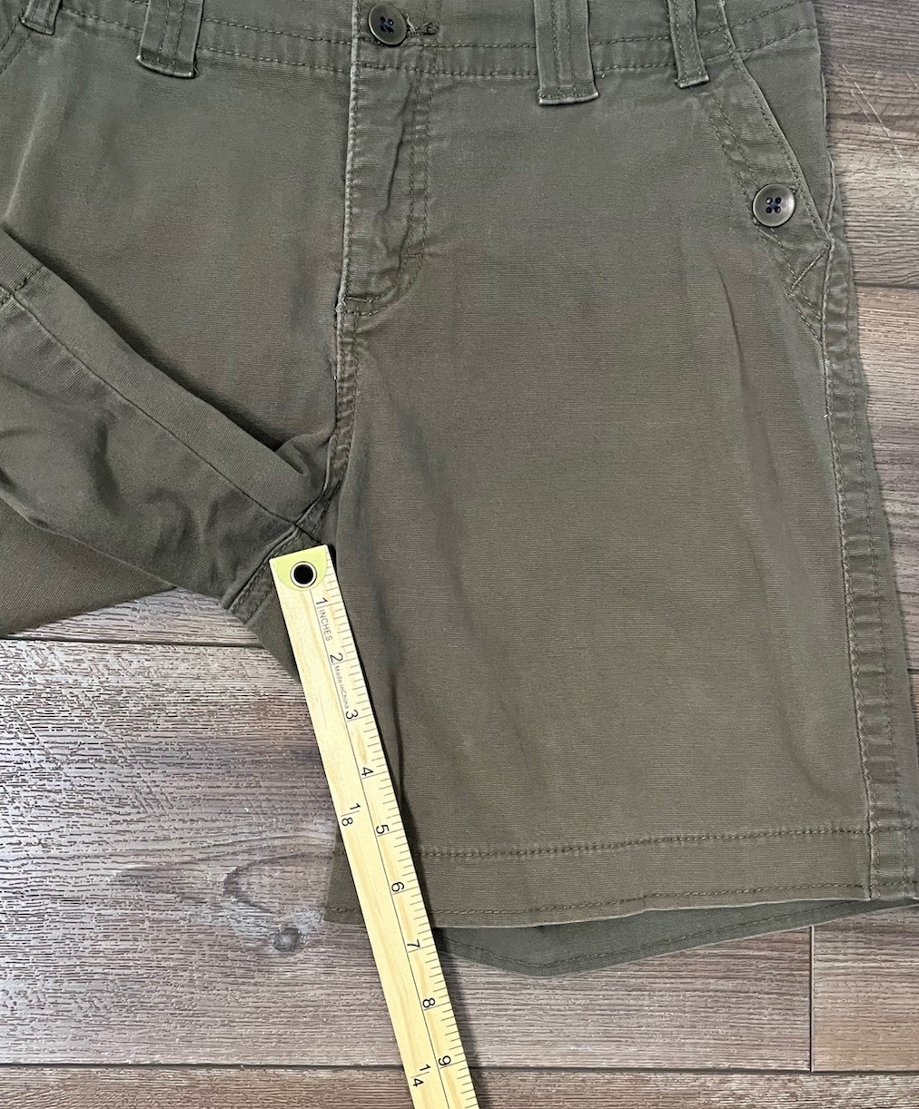 Lee Just Below the Waist Women’s Shorts Green Size 10M