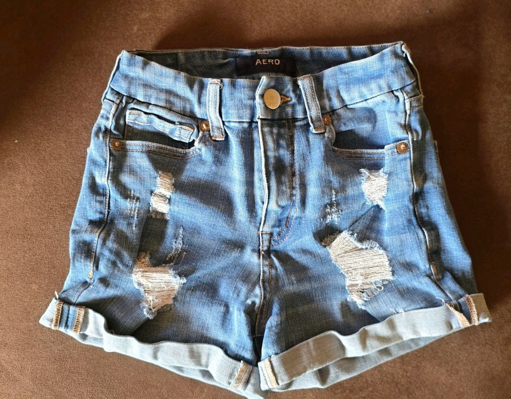 AERO High Rise Curvy Blue Denim Shorts Size 0 Cuffed 5-Pocket 3″ Inseam