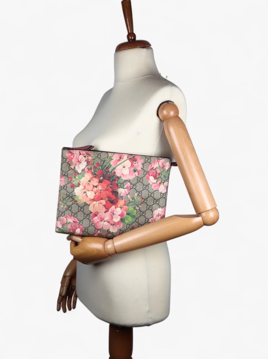 GUCCI GUCCI GG BLOOMS FLORAL CLUTCH