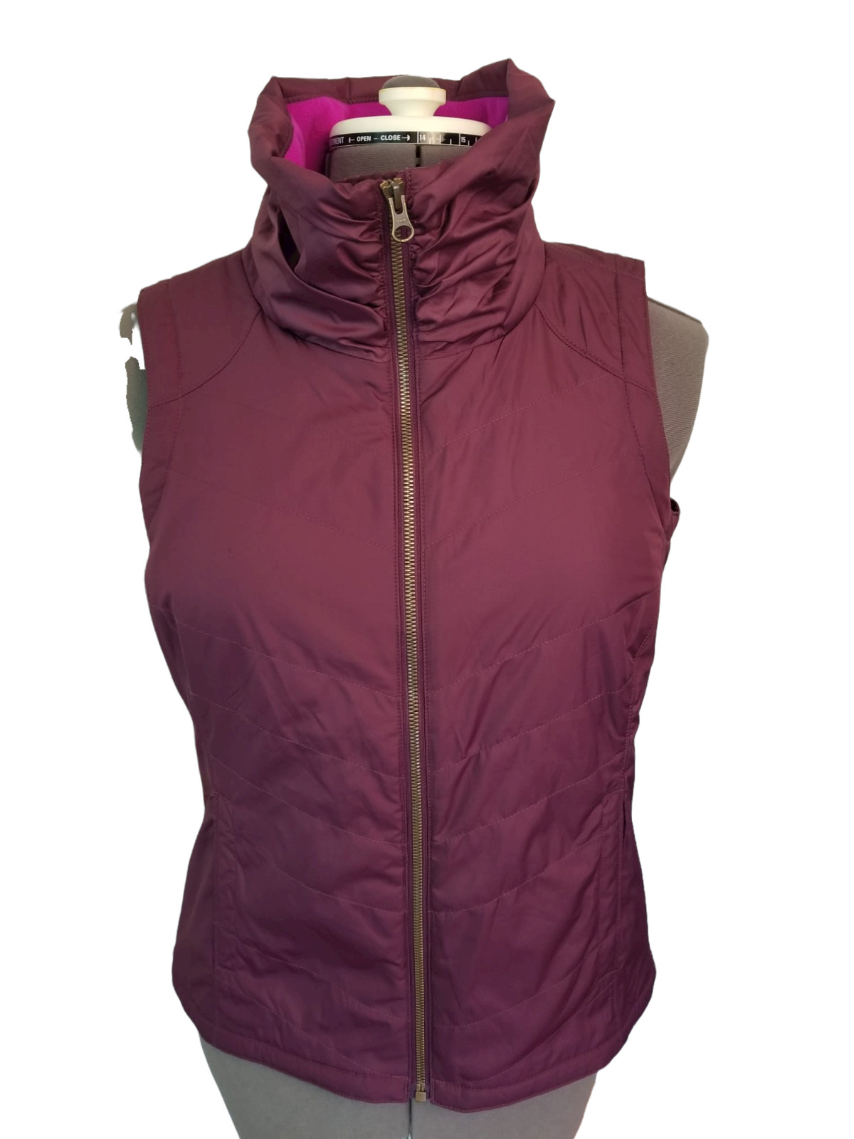 Columbia Purple Women’s Vest Size M Length 24 in, Pit to Pit 20 in