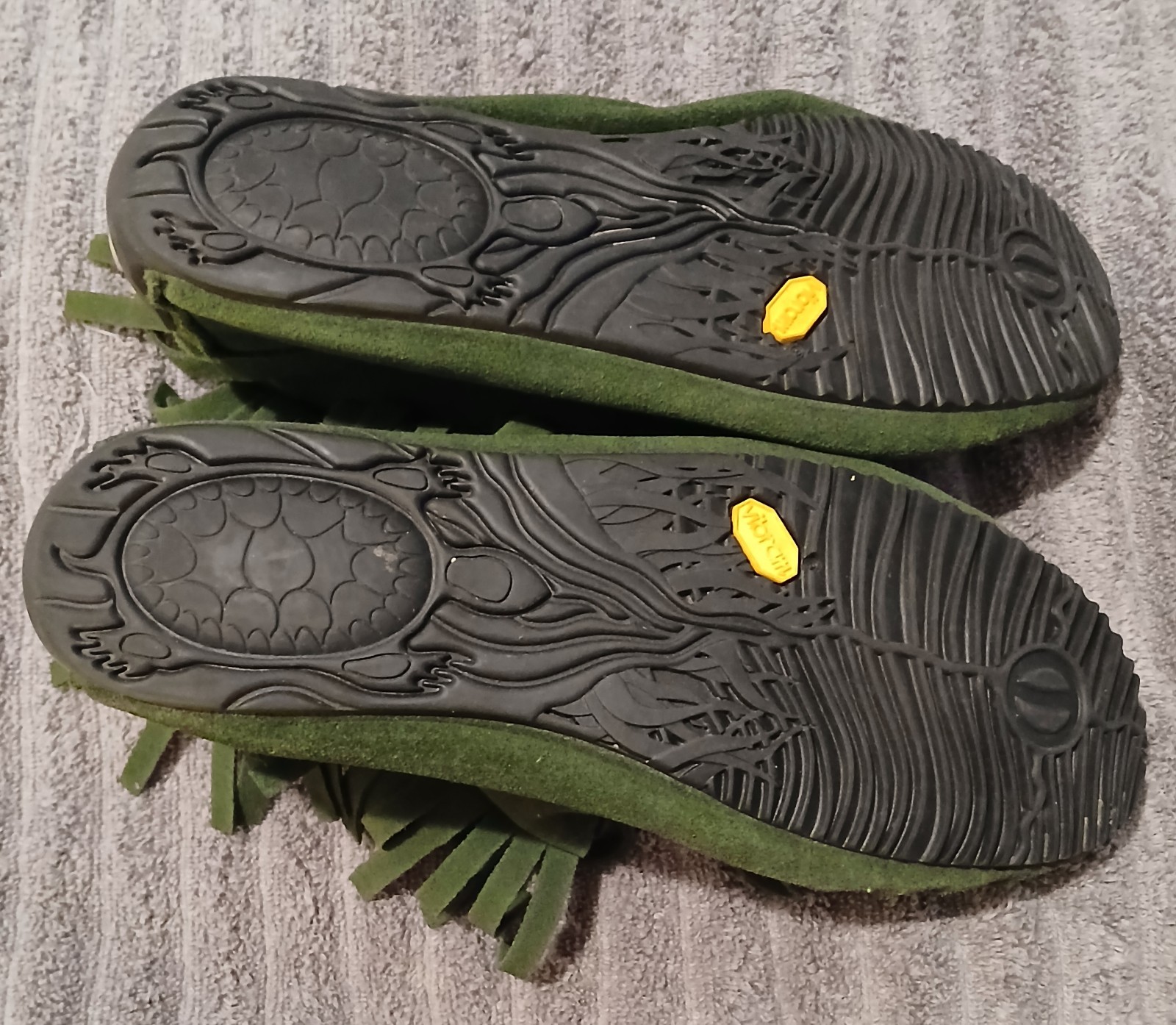 Manitobah Mukluks Olive Beaded Fringe Suede Moccasin Boots Vibram Sole Womens 10