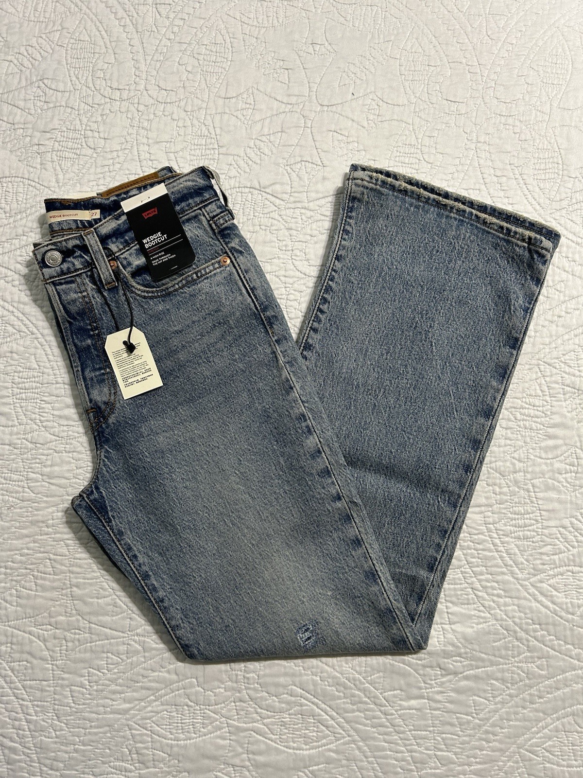 Levi’s Womens Wedgie Bootcut Jeans A8710-0008 MEDIUM WASH Size 27×30 NWT