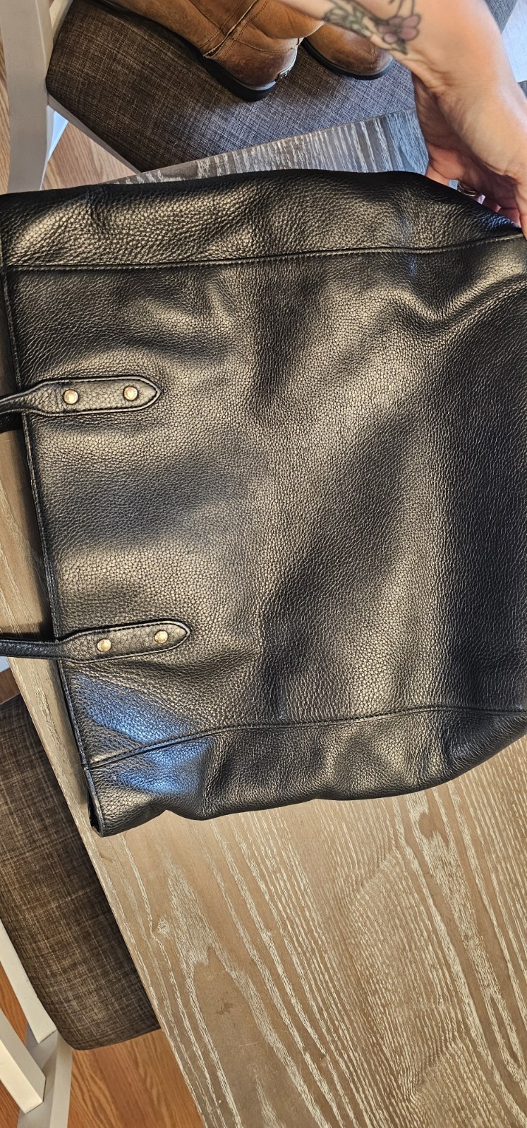 Coach Black Pebbled Tote Bag Turn Lock Zip Top Gold Hardware Lined Pockets