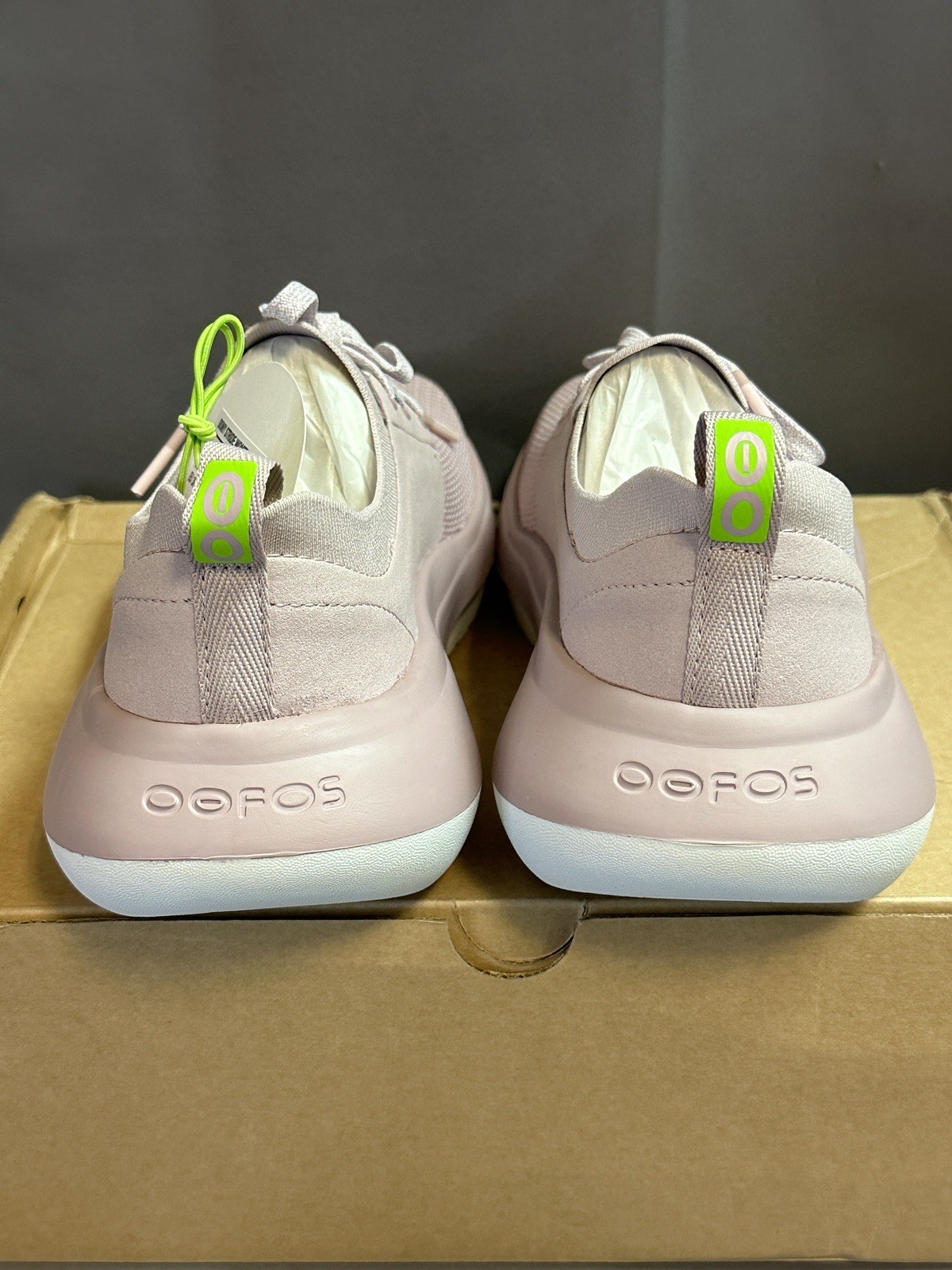 New OOFOS Women’s OOmy Stride in Stardust / White – Recovery Sneakers – Size 7