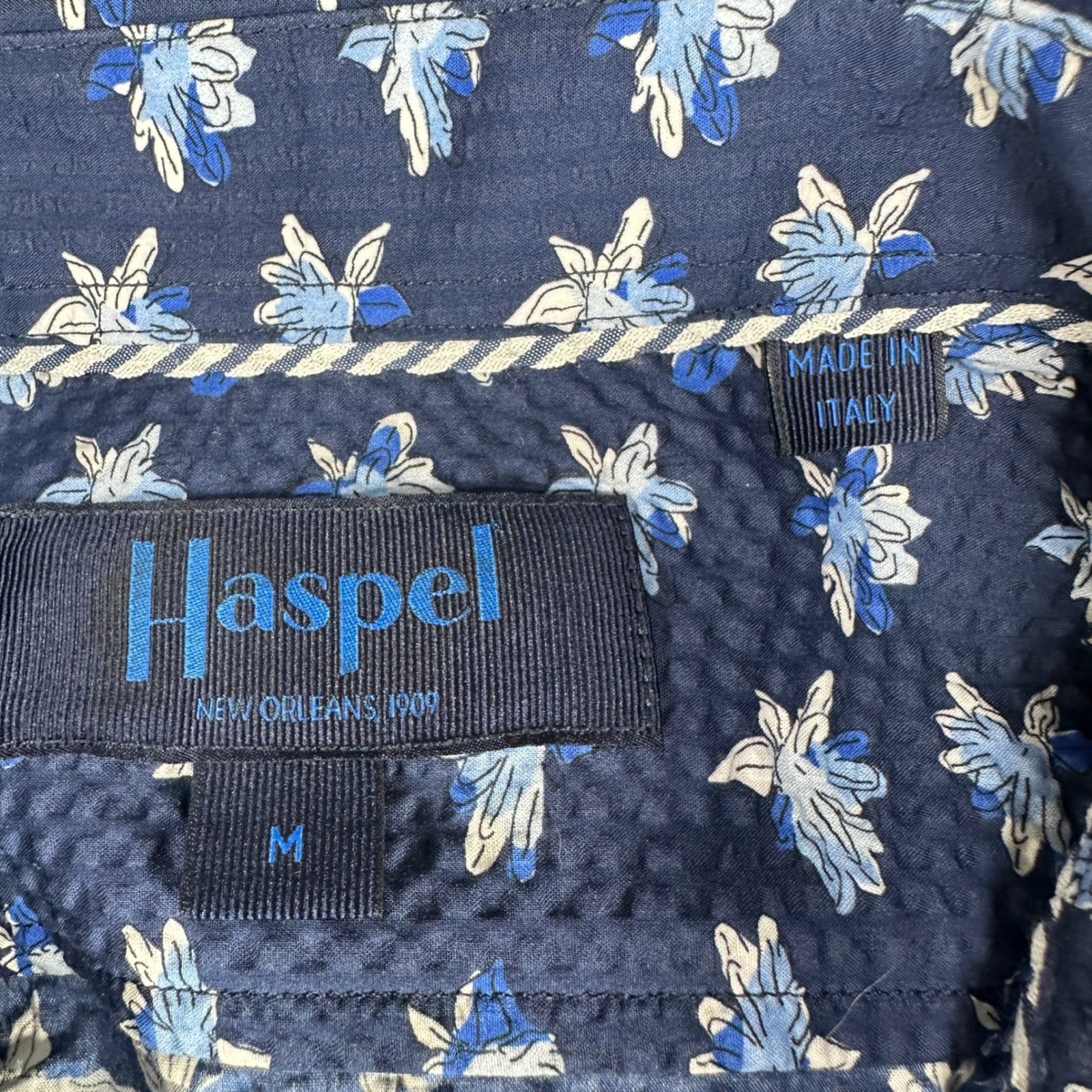 Haspel Button Up Shirt Mens Medium Navy Blue Floral Seersucker Made in Italy EUC