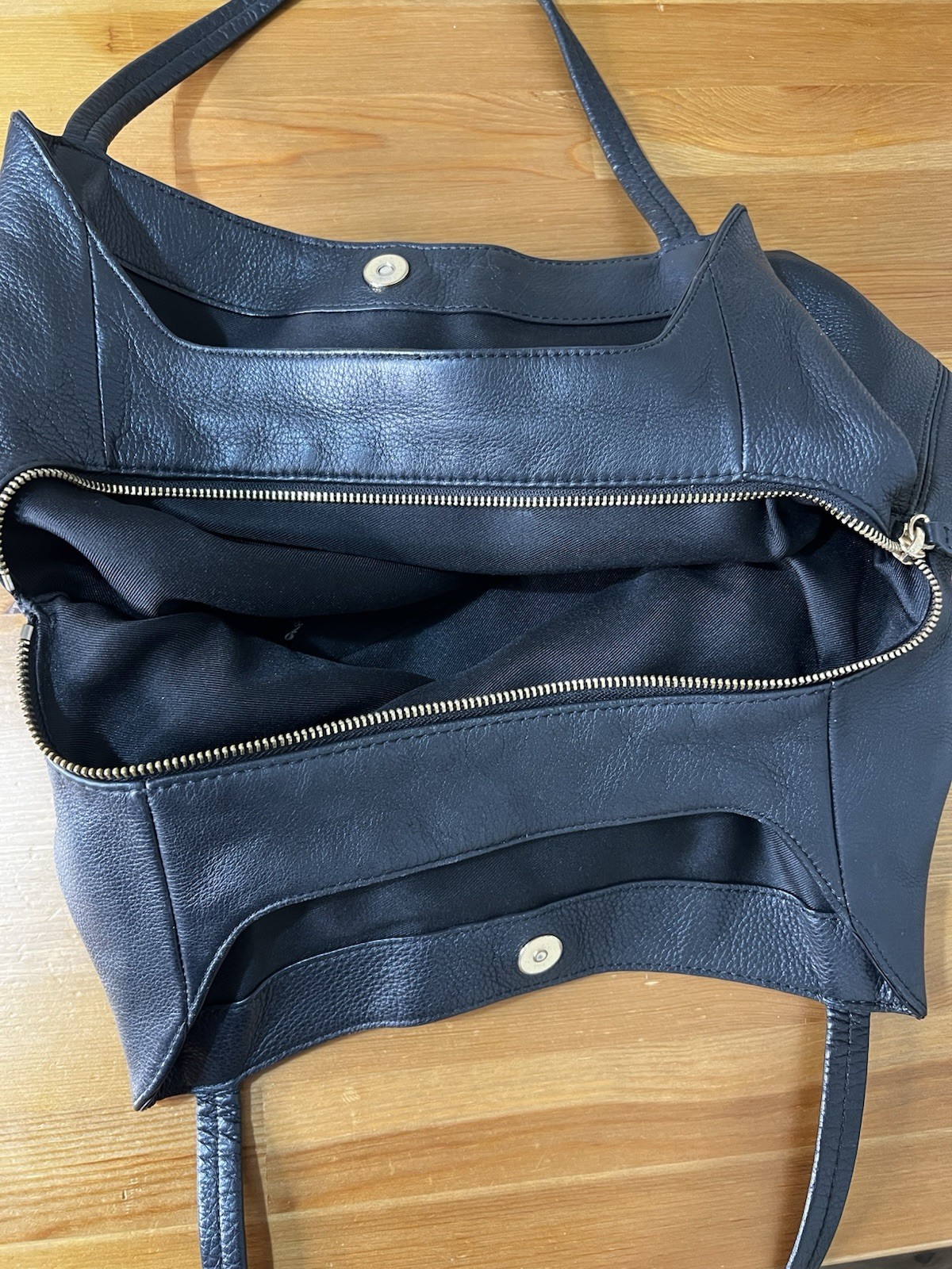 Vince Camuto 100% Genuine Leather Pebbled Shoulder Bag with Modular Pockets.