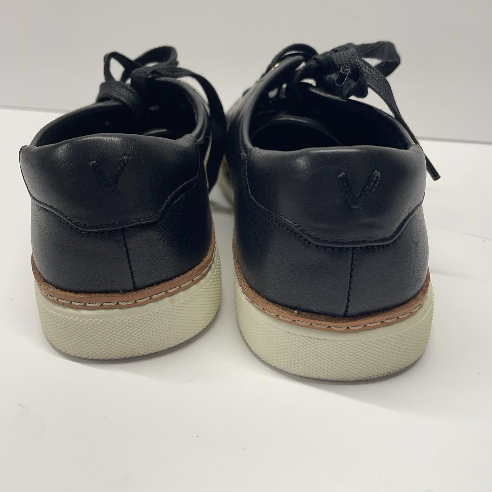 Vionics Sneakers Leah Preowned arch support. Inserts Clean. Size 9.5 Women’s
