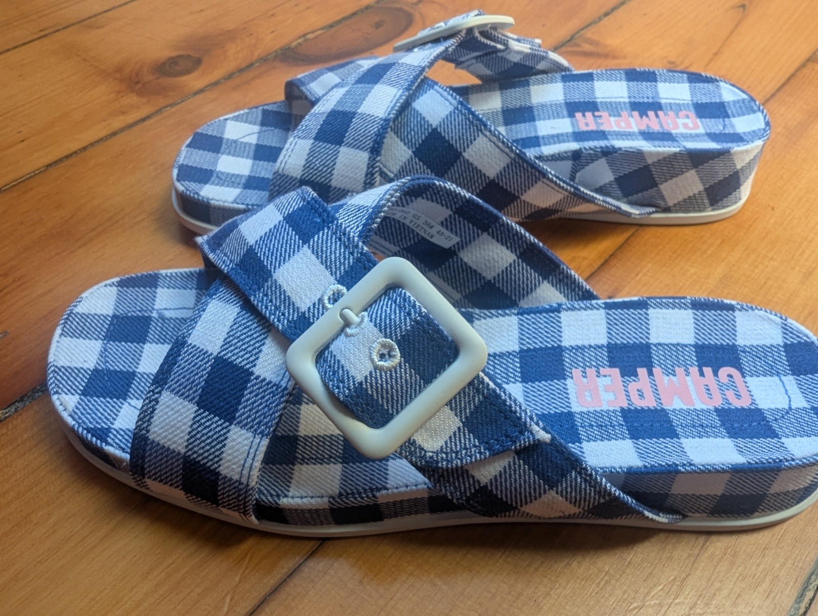 NIB CAMPER NAVY AND WHITE GINGHAM ATONIK CROSS STRAP SANDALS SIZE 8 RUNS SMALL