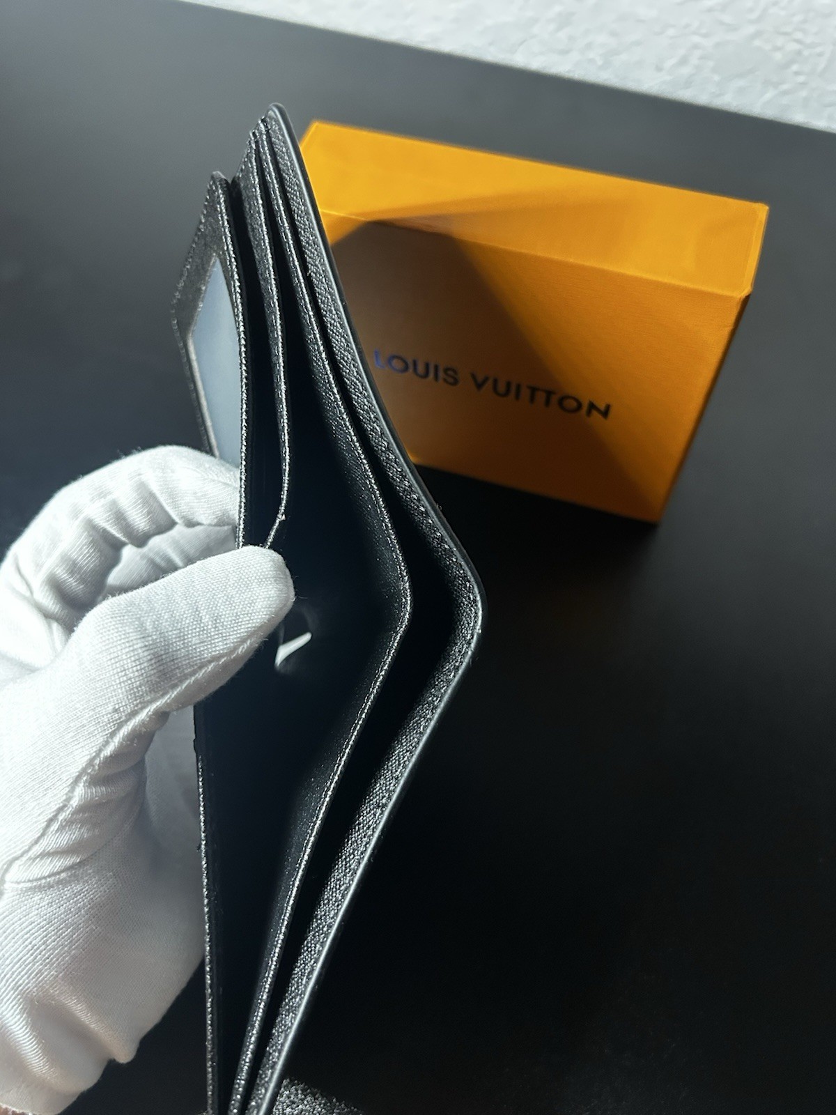 Louis Vuitton Men’s Black Monogram Bifold Wallet Logo Credit Card Feature