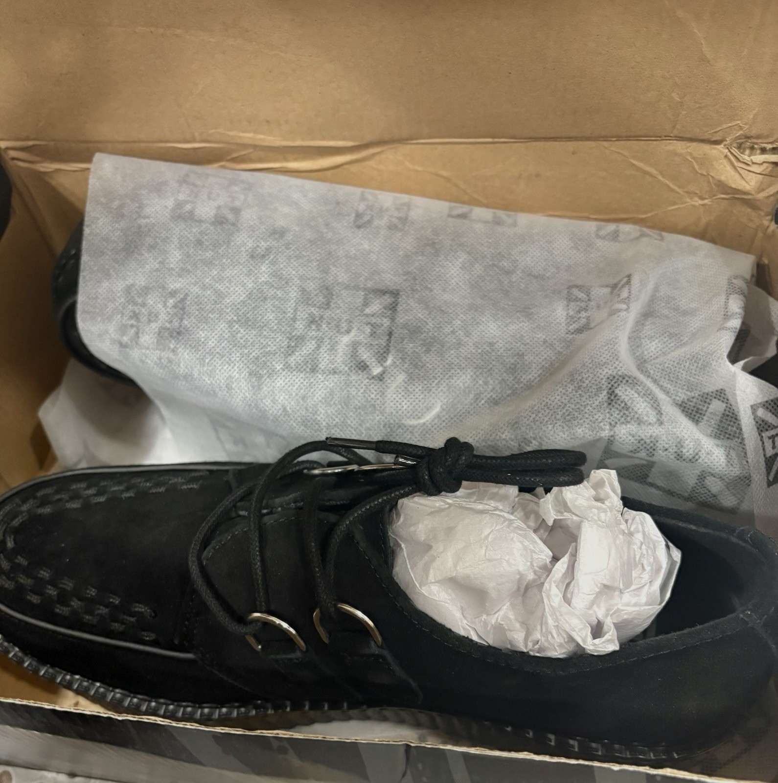 T.U.K. Men’s Black Suede Leather Creepers Skull Theme Rubber Sole Size 11