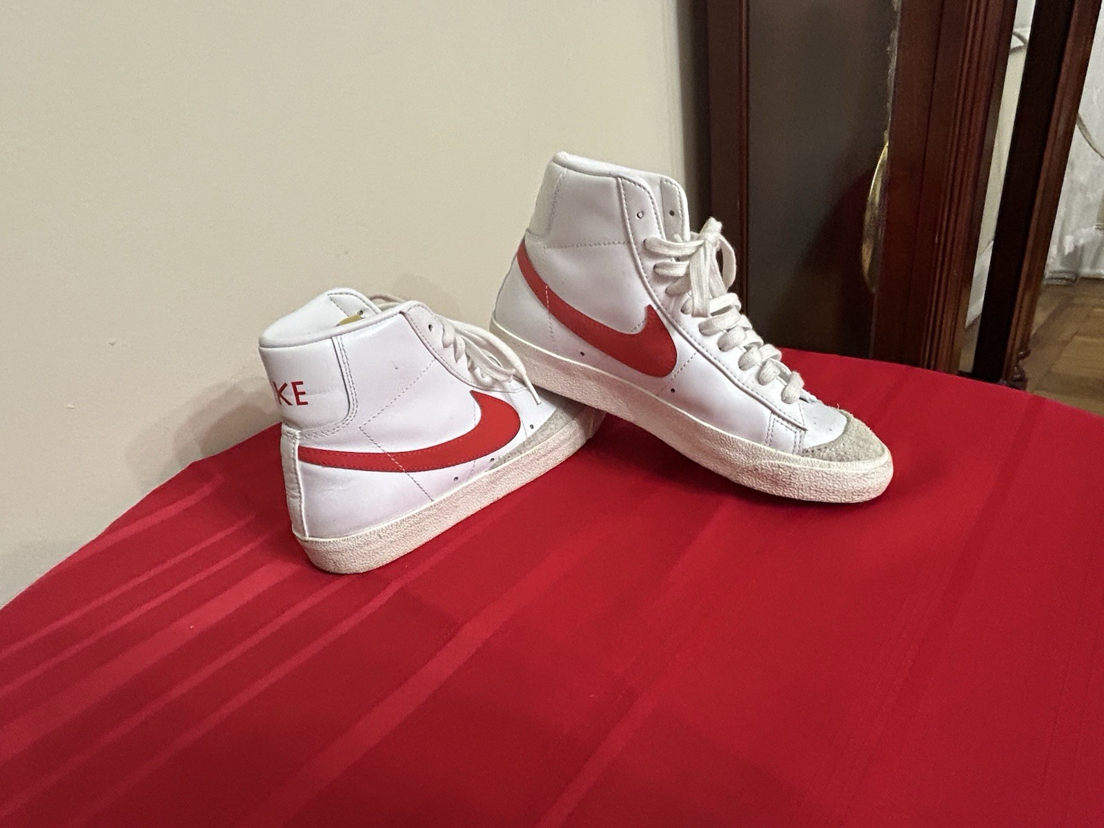 Nike Blazer Mid ’77 Vintage ‘White Red CZ1055-101 size women’s 7