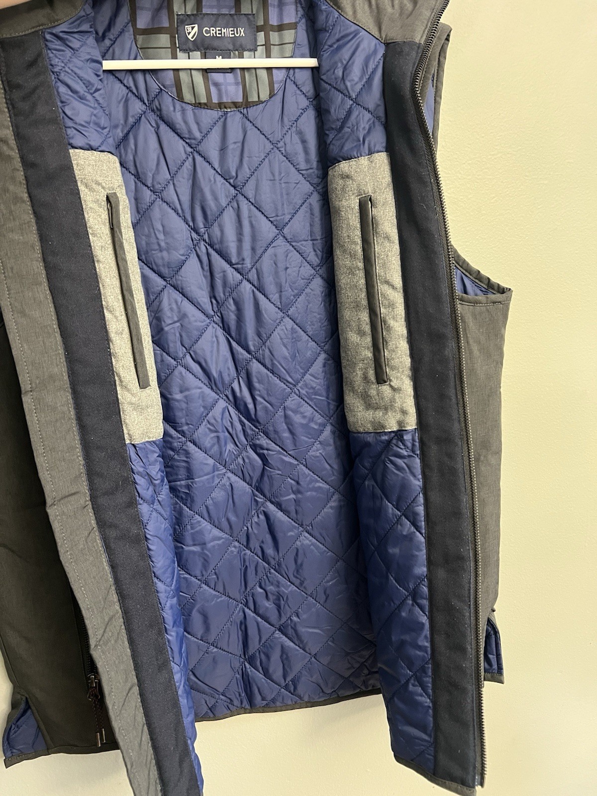 Cremieux Men’s Gray Softshell Full Zip Vest Blue Lining Size Medium