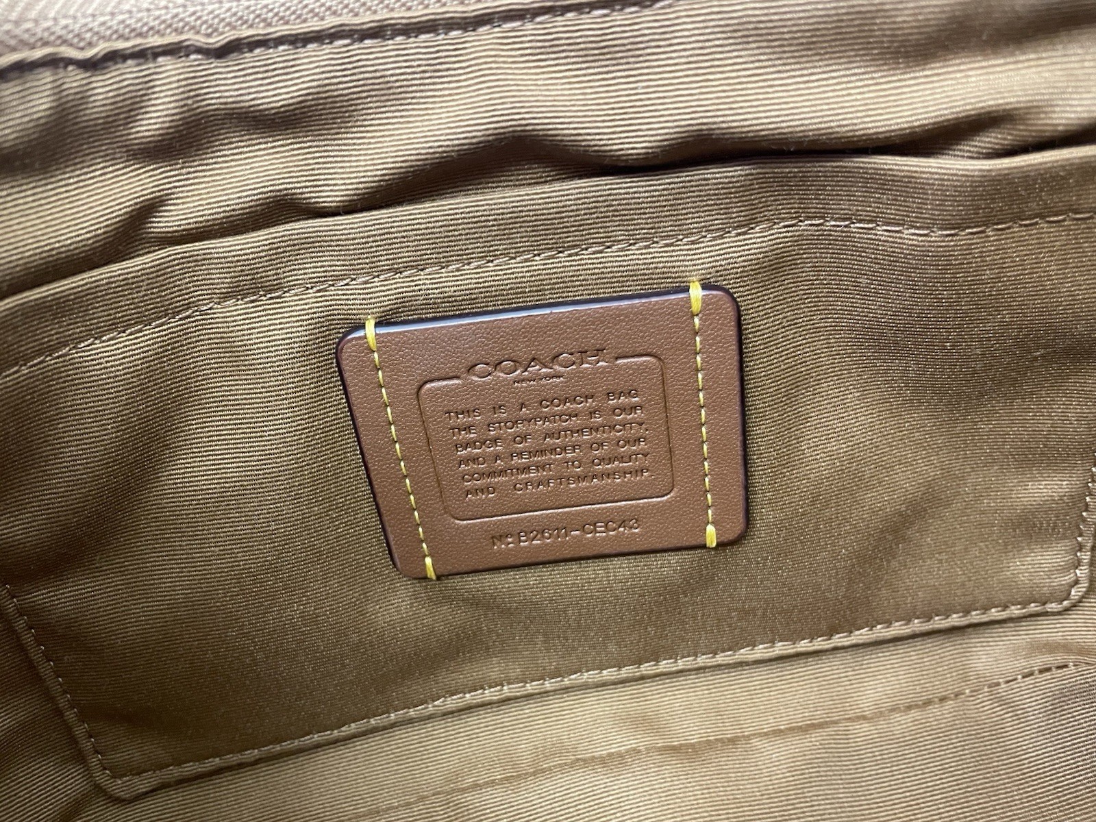 Coach CEC43 Teri Shoulder Bag With Charm straw/Im/Toast Leather NWT