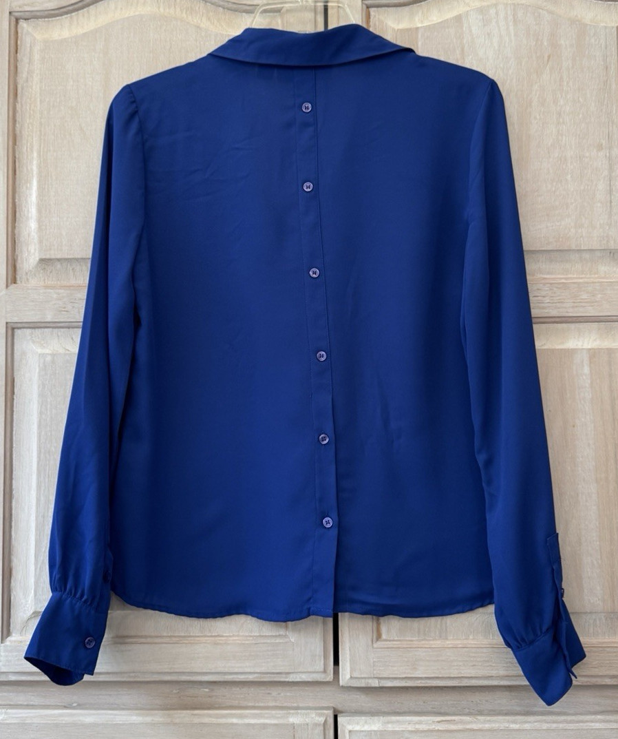 NWOT New York & Co. Blue Collared V-Neck Popover Button Back Trim Blouse Small