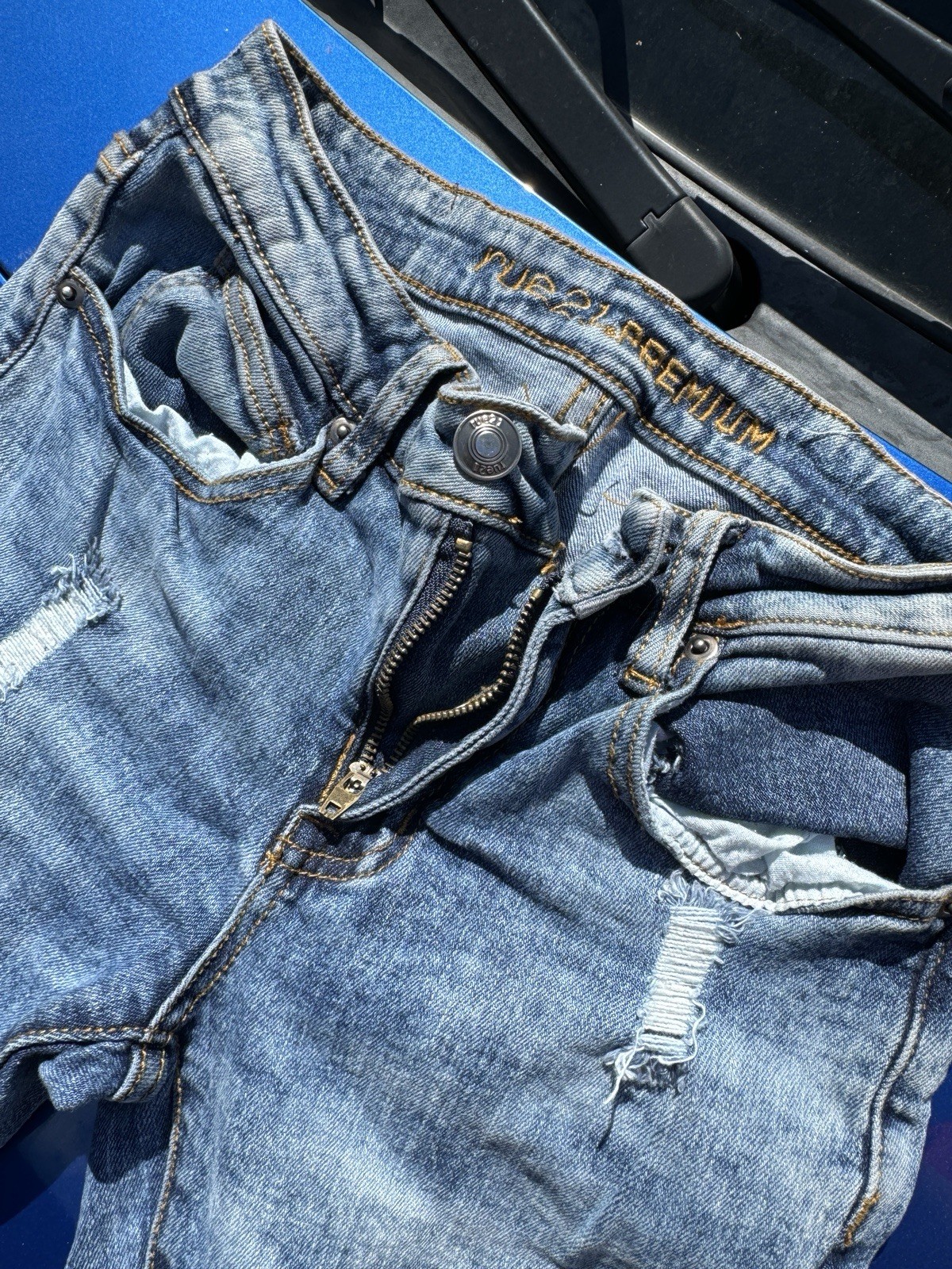 Rue21 Premium Skinny Jeans – Size 26/30 – Light Wash Distressed Ripped Denim