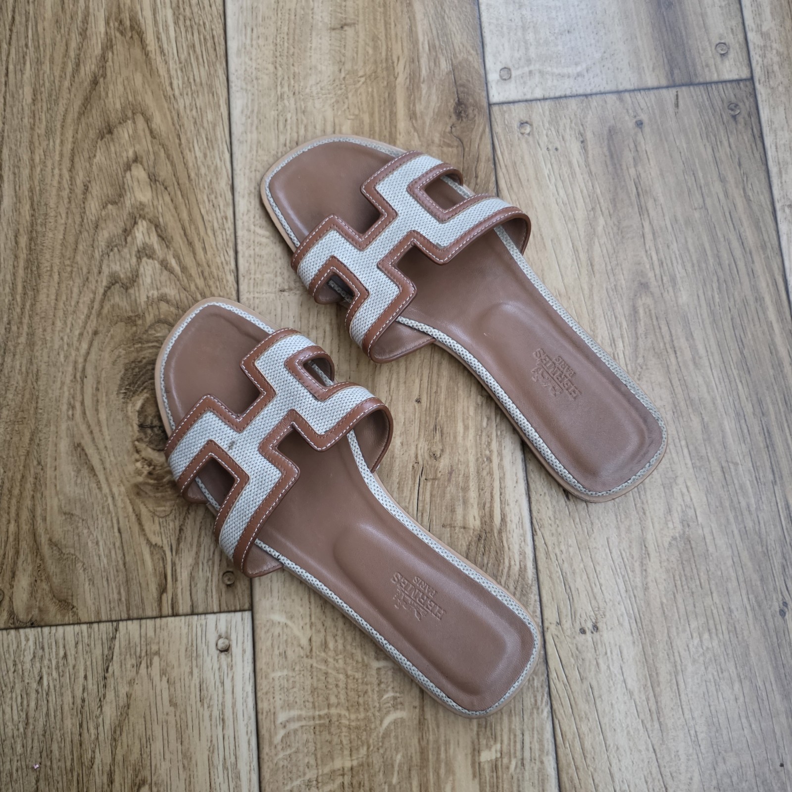 HERMES ORAN LEATHER FLAT SANDALS SLIDES SIZE 39 EU, 8.5 US, 6 UK