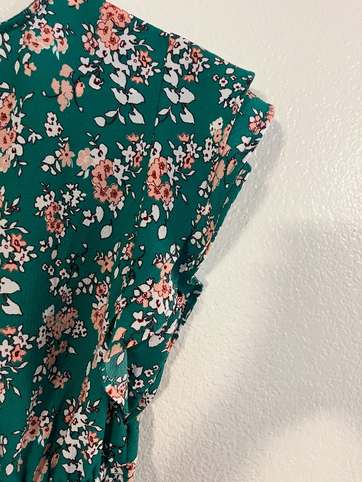 Monteau Women’s M Medium Green w Peach/White Short Sleeve Tie Wrap Flutter Shirt