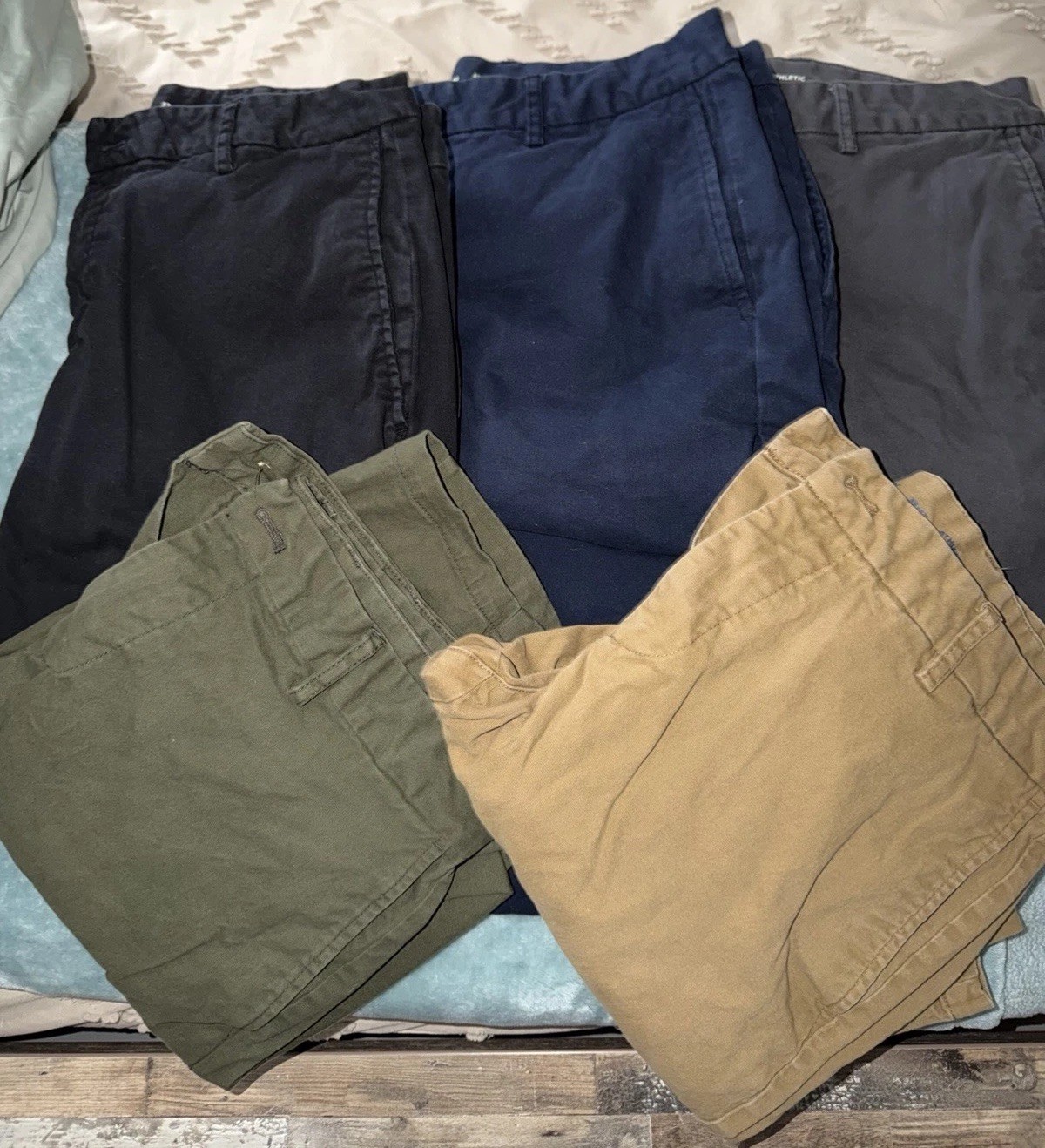 5 pairs of Old Navy Athletic Khakis Men’s Size 33 x 32 (READ DESCRIPTION)