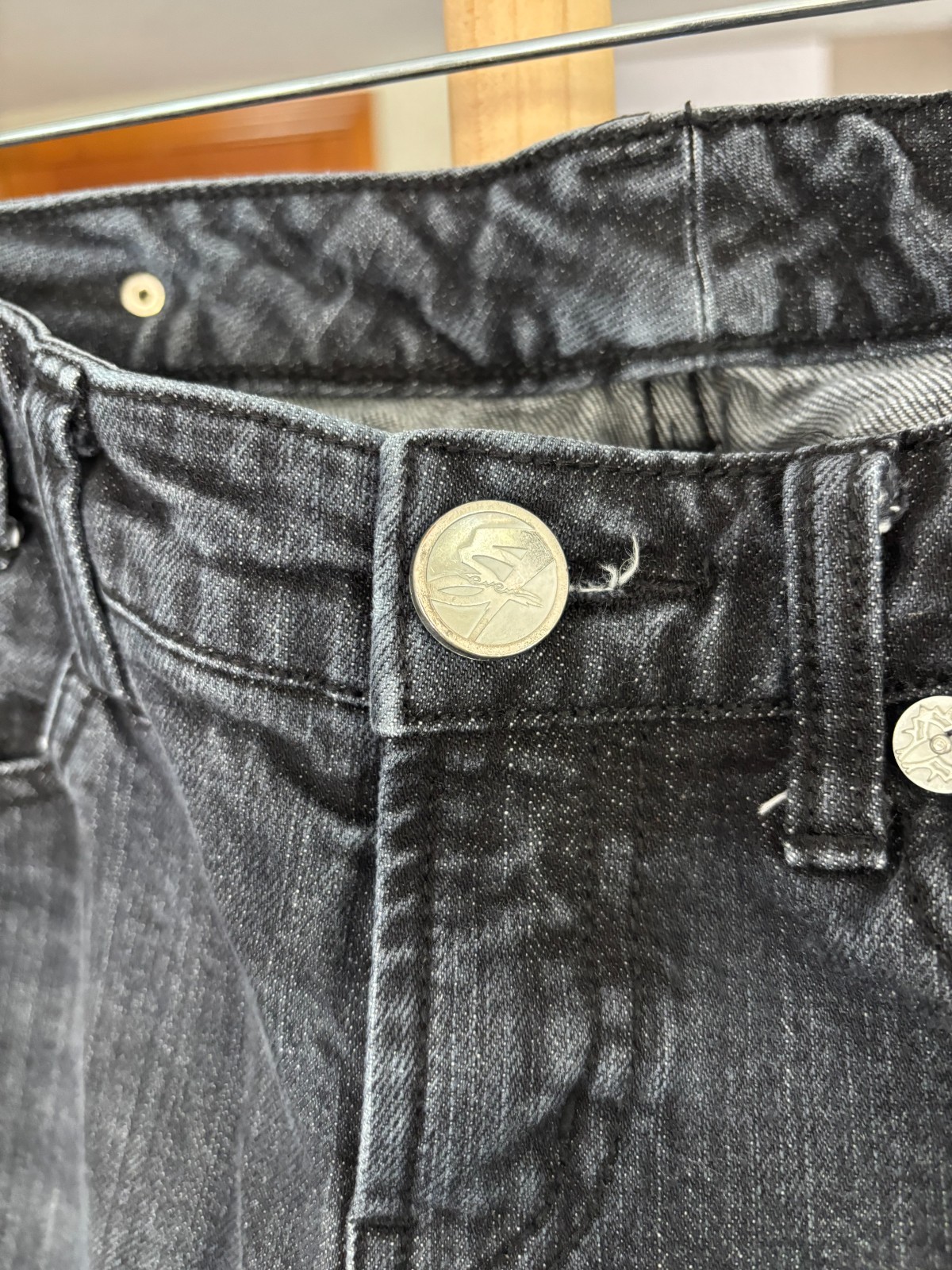 Seven7 Premium Denim Dark Wash Rhinestone Stud Straight Leg Jeans Women’s Size 2