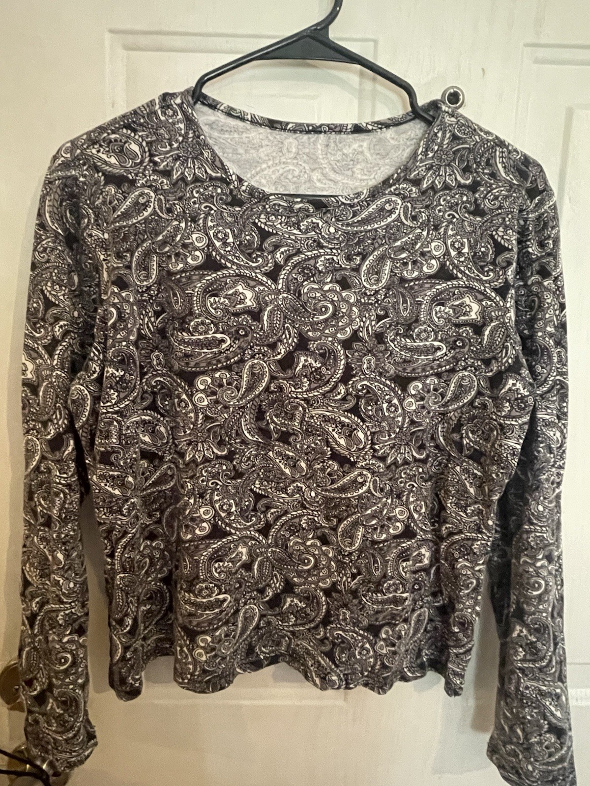 Women’s M Black White Paisley Knit Round Neck Long Sleeve Pullover Top