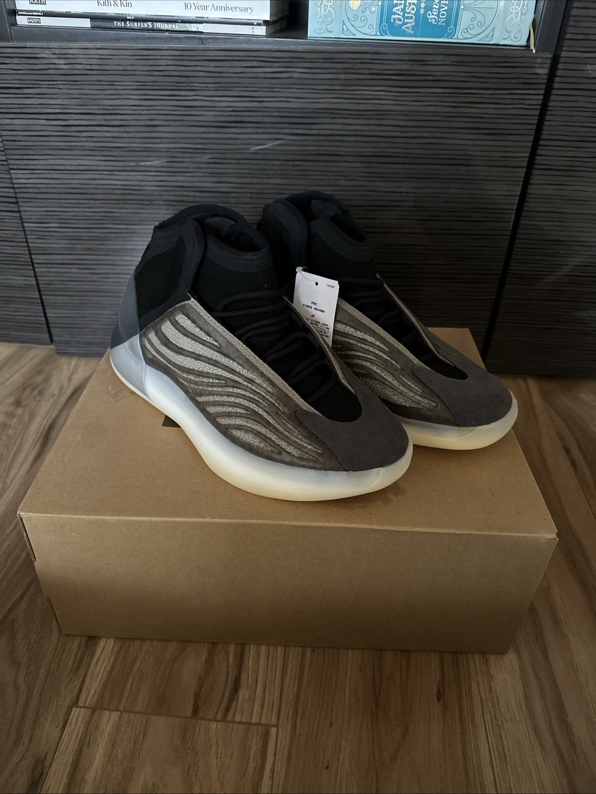 adidas Yeezy Quantum Barium Men’s Sneakers Size 10