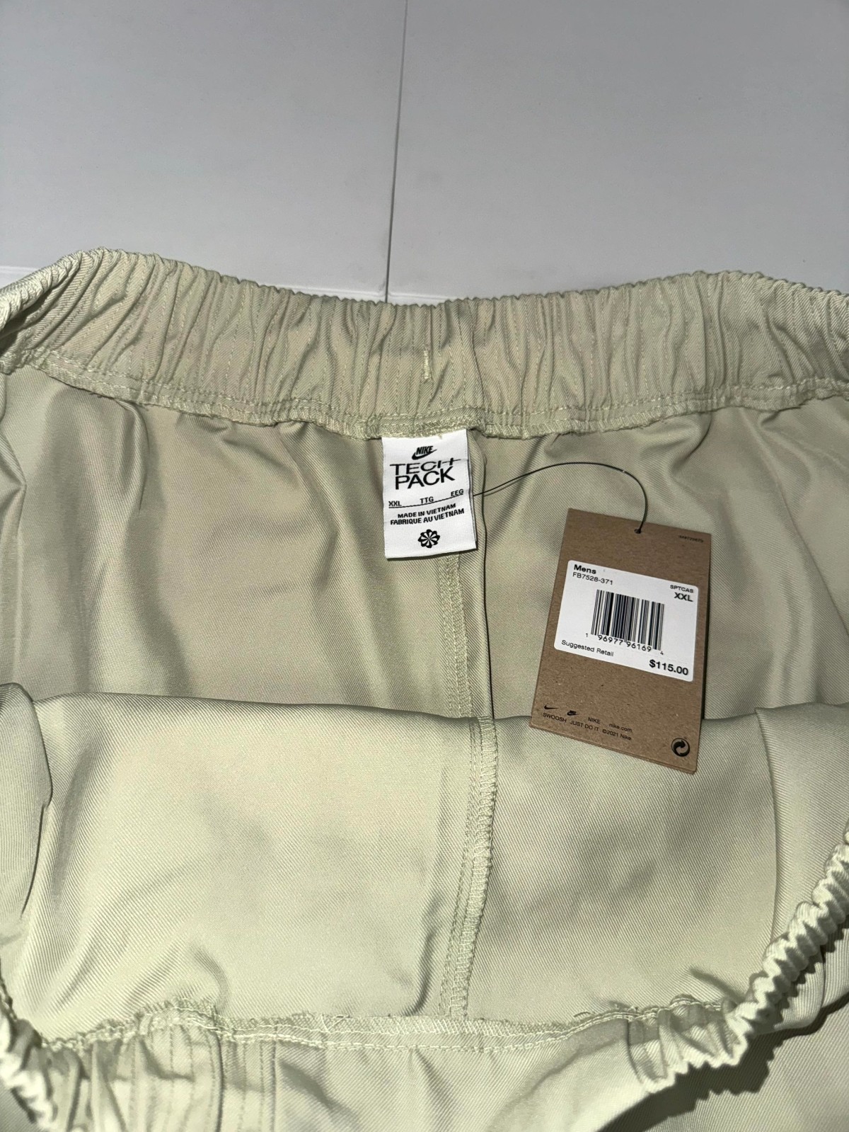 Nike Sportswear Tech Pack Loose Fit Utility Shorts Mens Olive FB7528-371 Sz 2XL