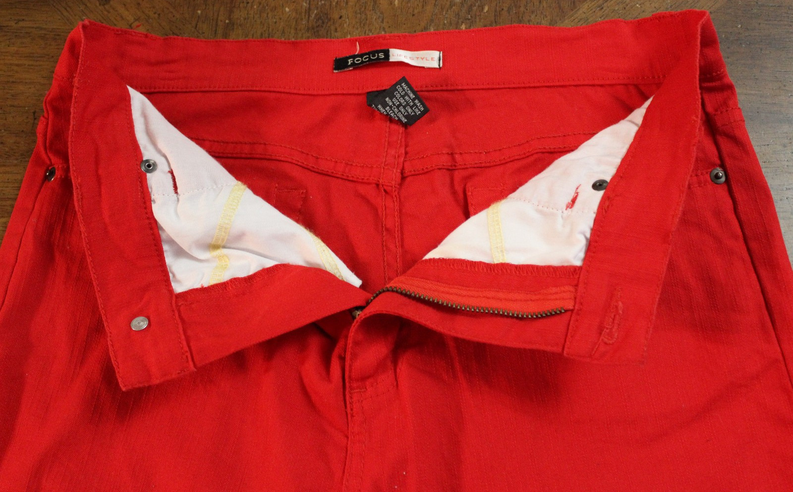 Focus Life Style Women Size 10 Red Pants 97%Cotton 3%Spandex Waist 30×31 Inseam