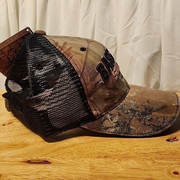 Bass Pro Shops RealTree Camo Sliderback Trucker Hat – New