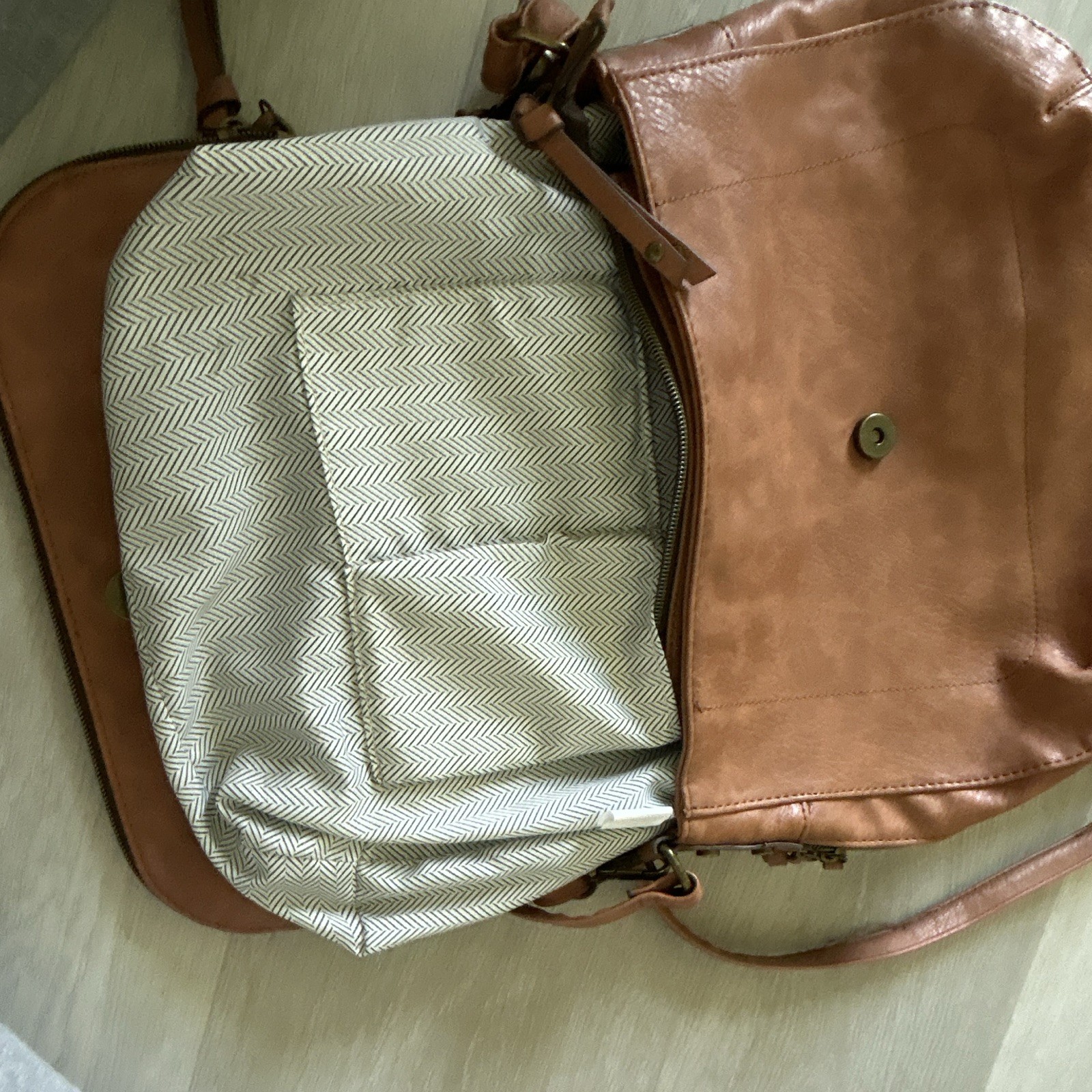 Brown Medium Crescent Crossbody Bag Adjustable Detachable Strap Zip/Magnetic
