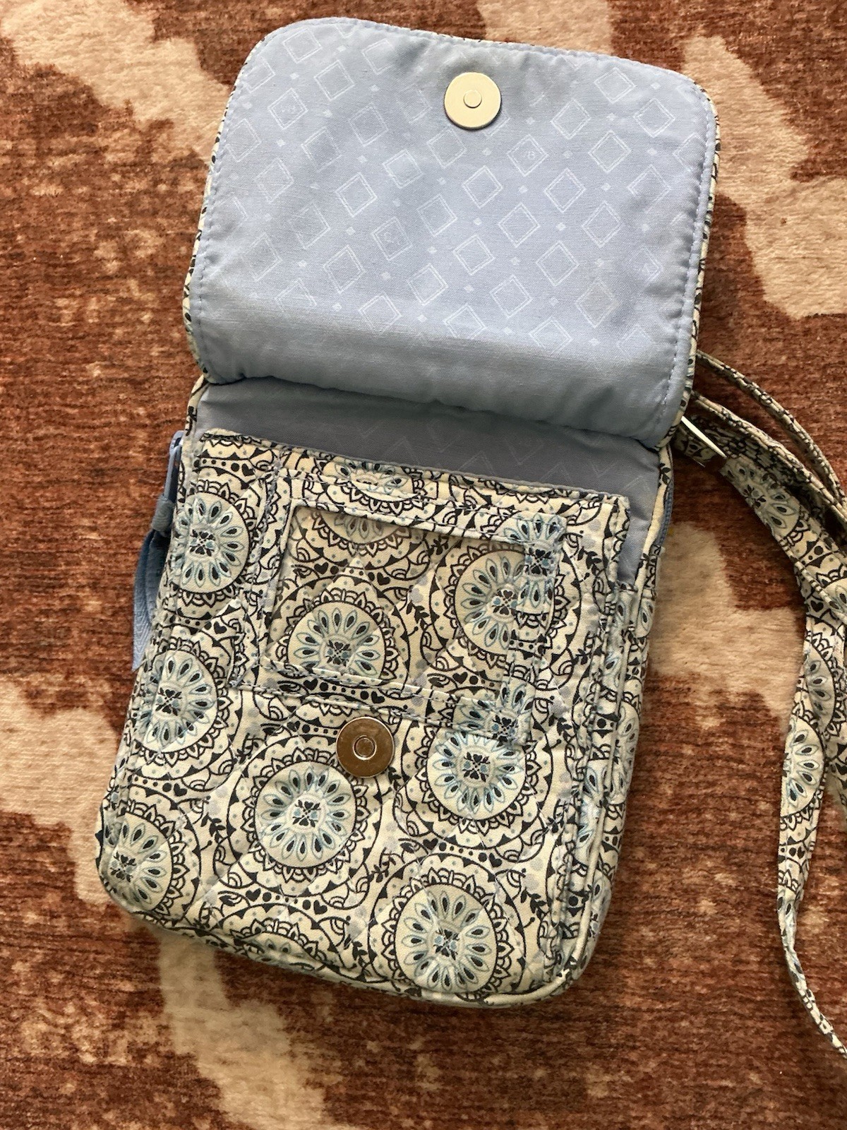 Vera Bradley Small Blue White Floral Crossbody Bag Zip/Magnetic Lined Pockets