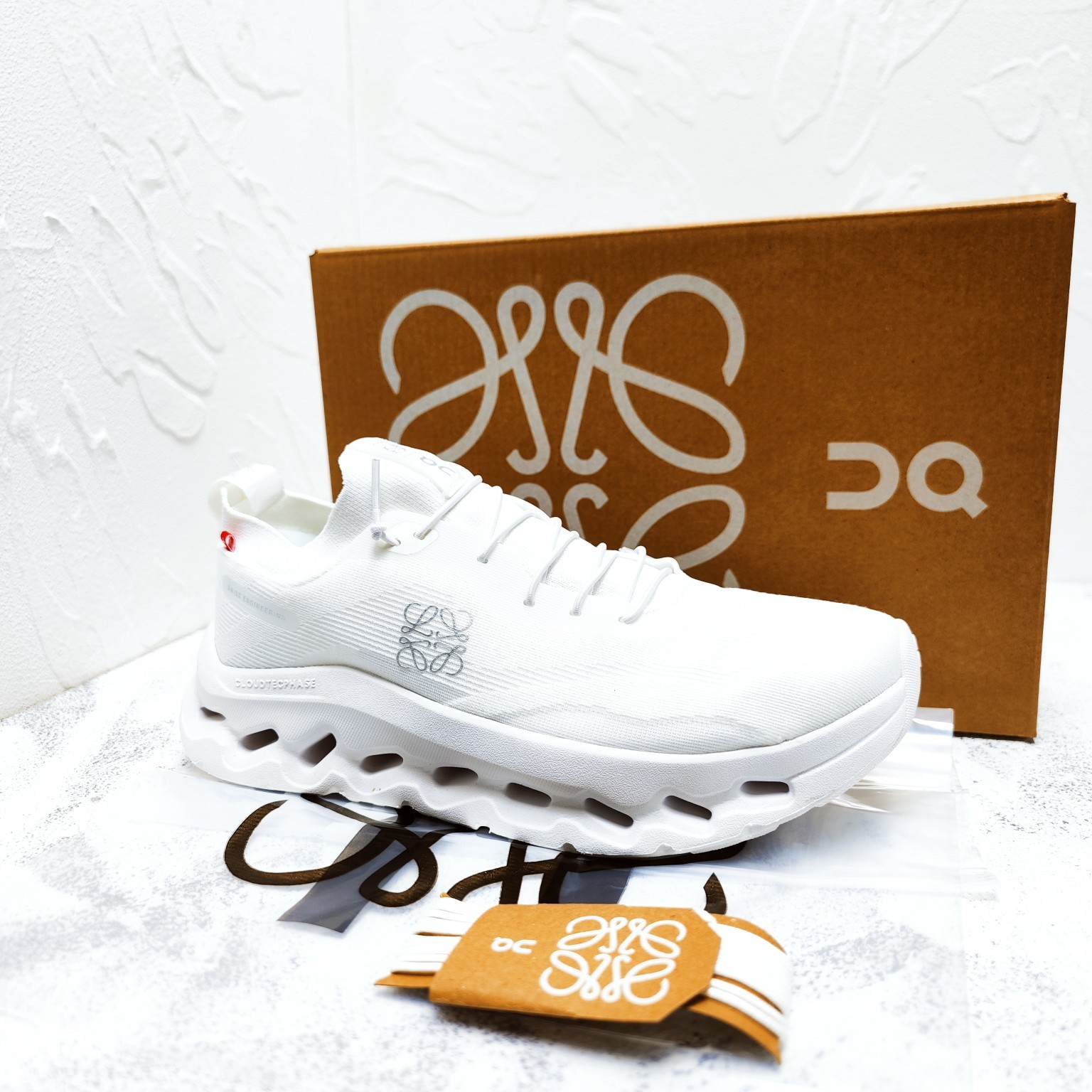 Rowei Cloud Layer Inclined White Elastic Hollowed Sole Men’s Sports Shoes