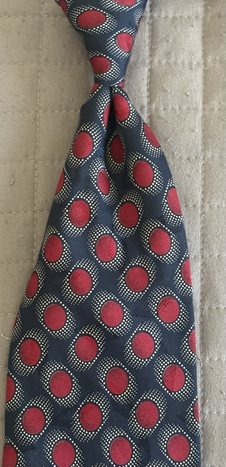 DAVID LAWRENCE ALL SILK ITALIAN HANDMADE LARGE RED SPHERES NAVY FIELD NECKTIE