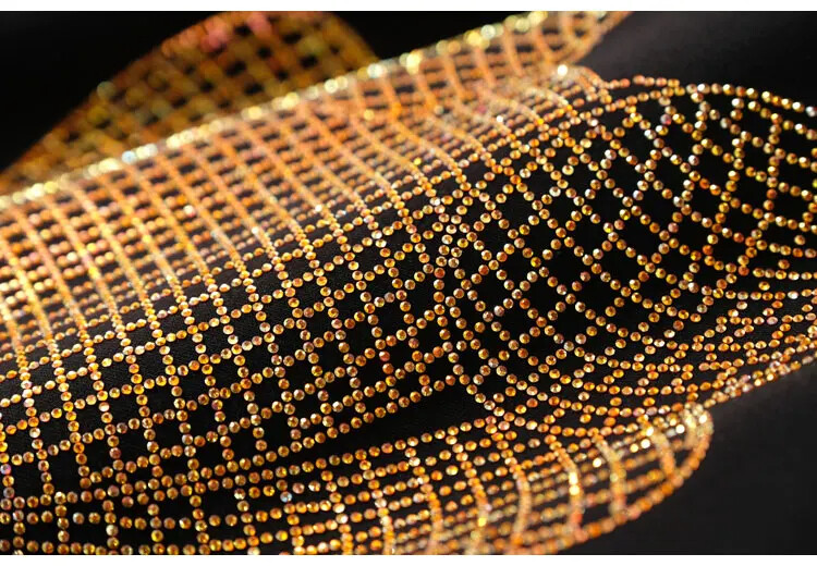 Fashion Trend Bear Rhinestones Streetwear Long Sleeve Luxury Men V-Neck T-Shirt