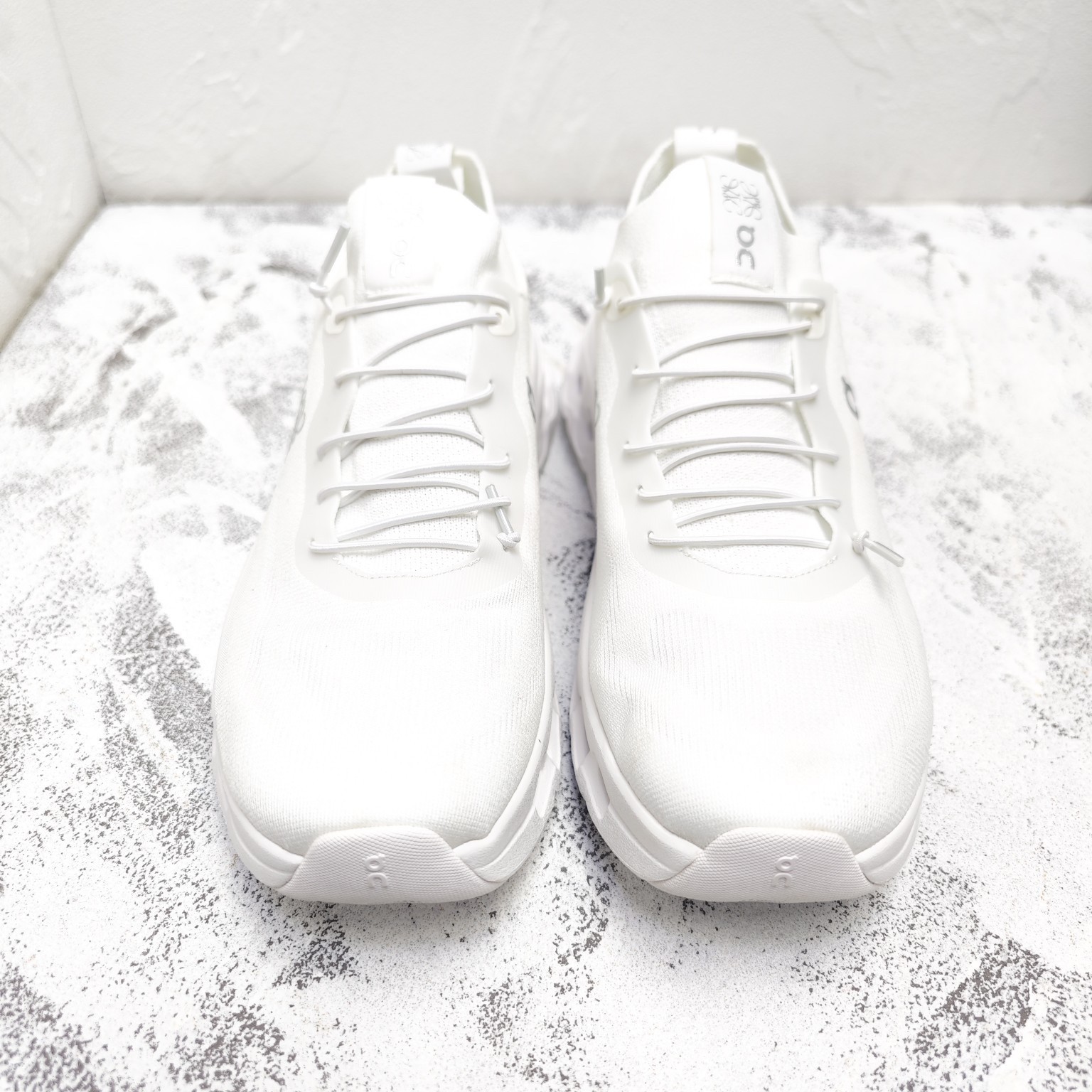 Rowei Cloud Layer Inclined White Elastic Hollowed Sole Men’s Sports Shoes