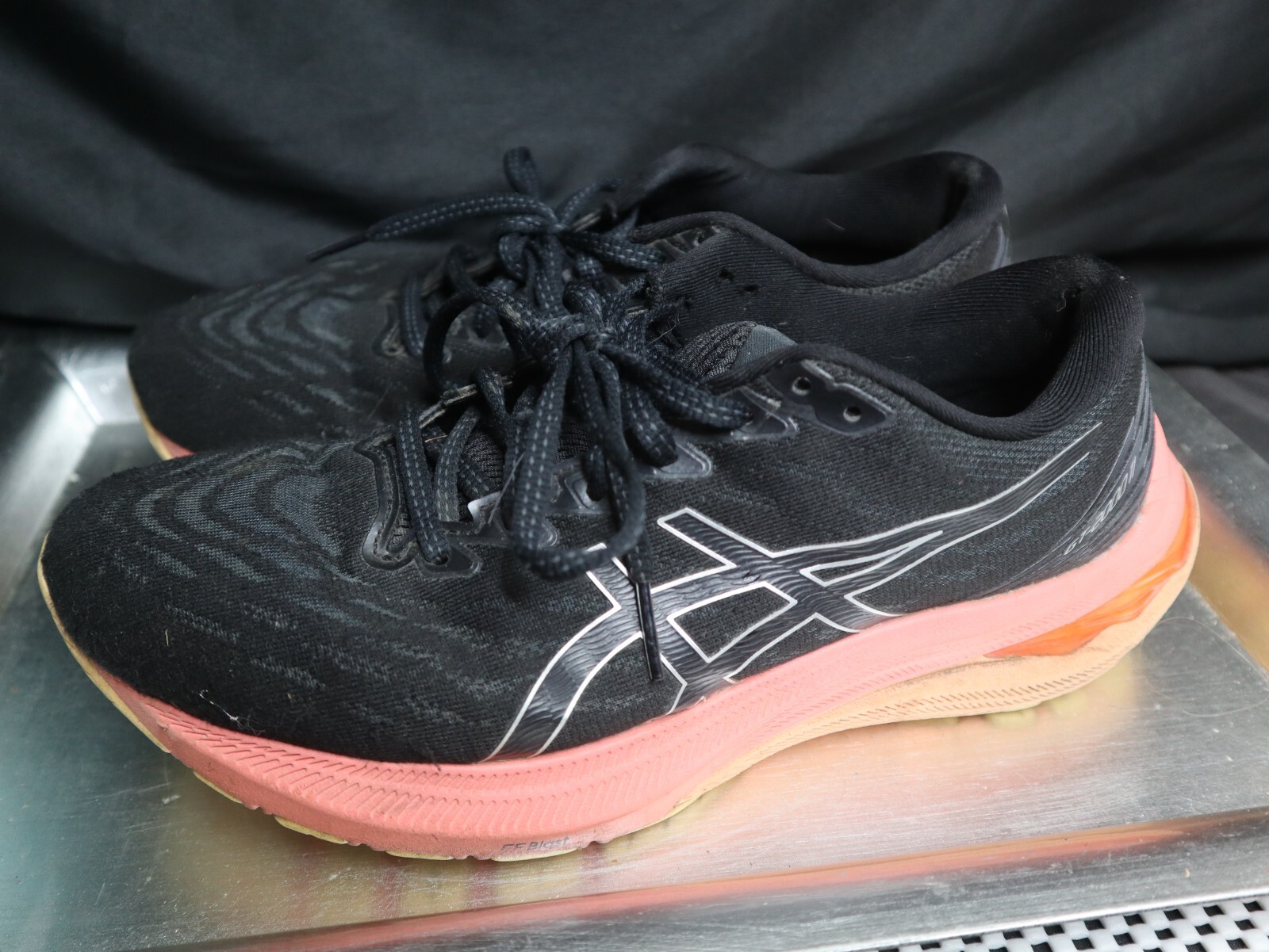 ASICS GT-2000 11 Running Shoes Womens 8.5 Black/Pure Silver/Coral 1012B271-006