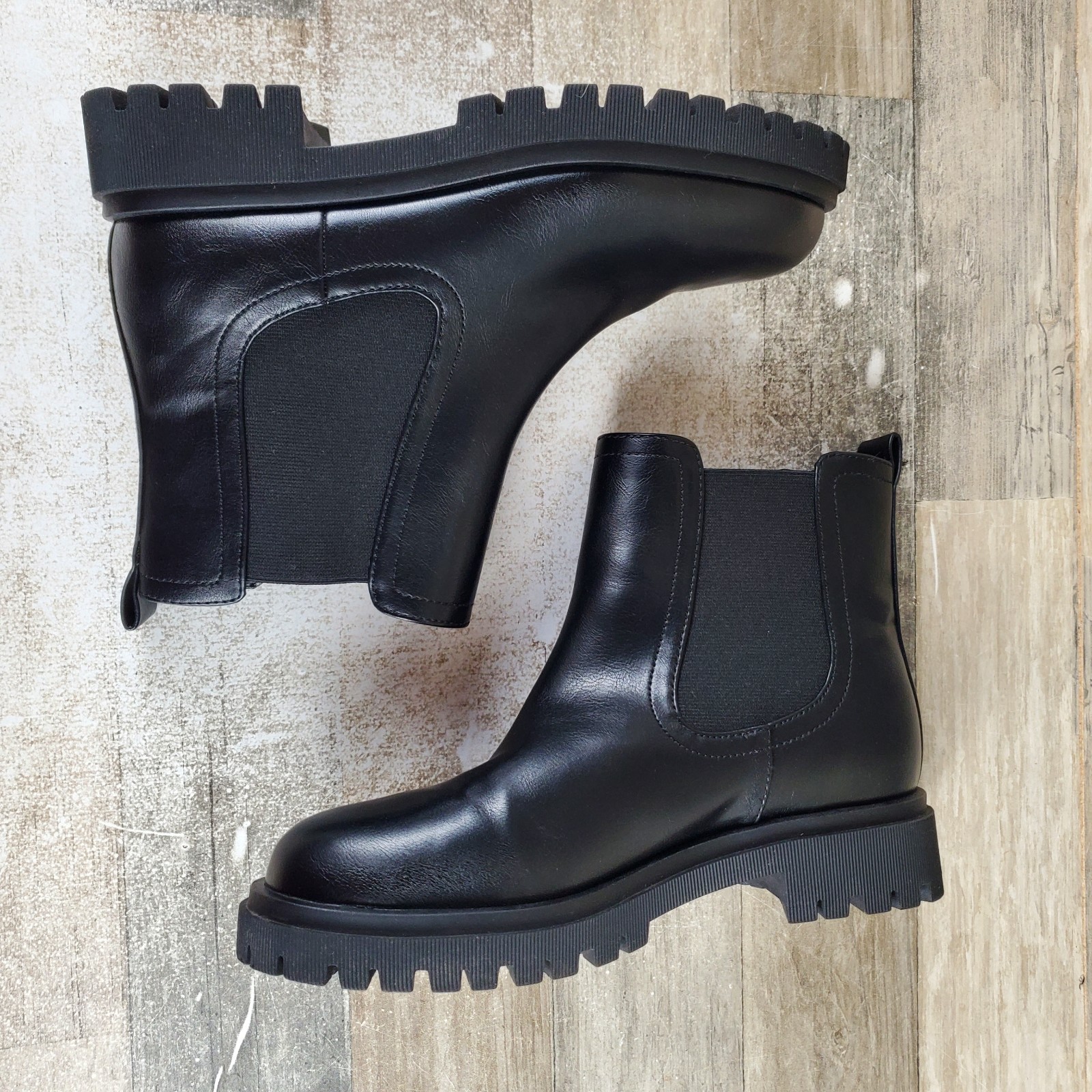 Old Navy Womens Chelsea Boots Sz 9 Black Leather Elastic Gore Slip On Mid Top