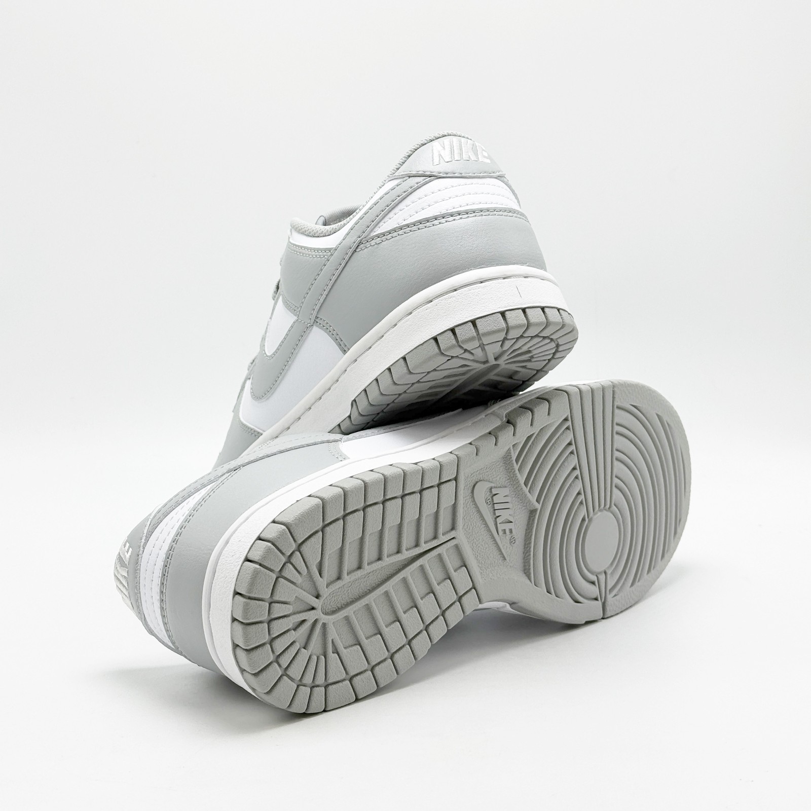 *NEW* MEN NIKE DUNK LOW RETRO WHITE/LIGHT SMOKE (HF5441 105), SZ 8.0 – 12.0 👍